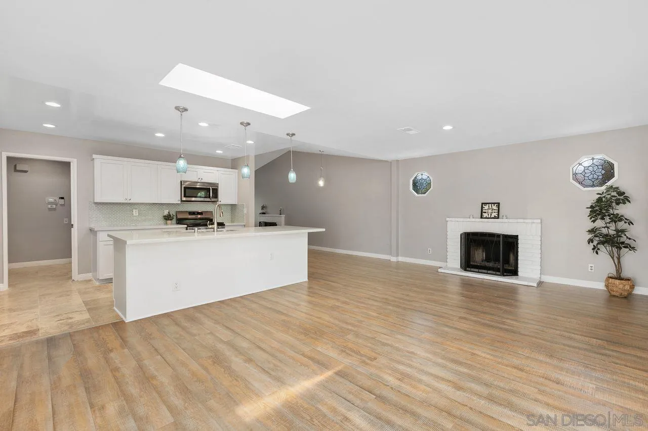 https://cdn.realtyfeed.com/cdn/127/260014042/8b34fce32d56ef21ca4192077c3cf6ef.webp