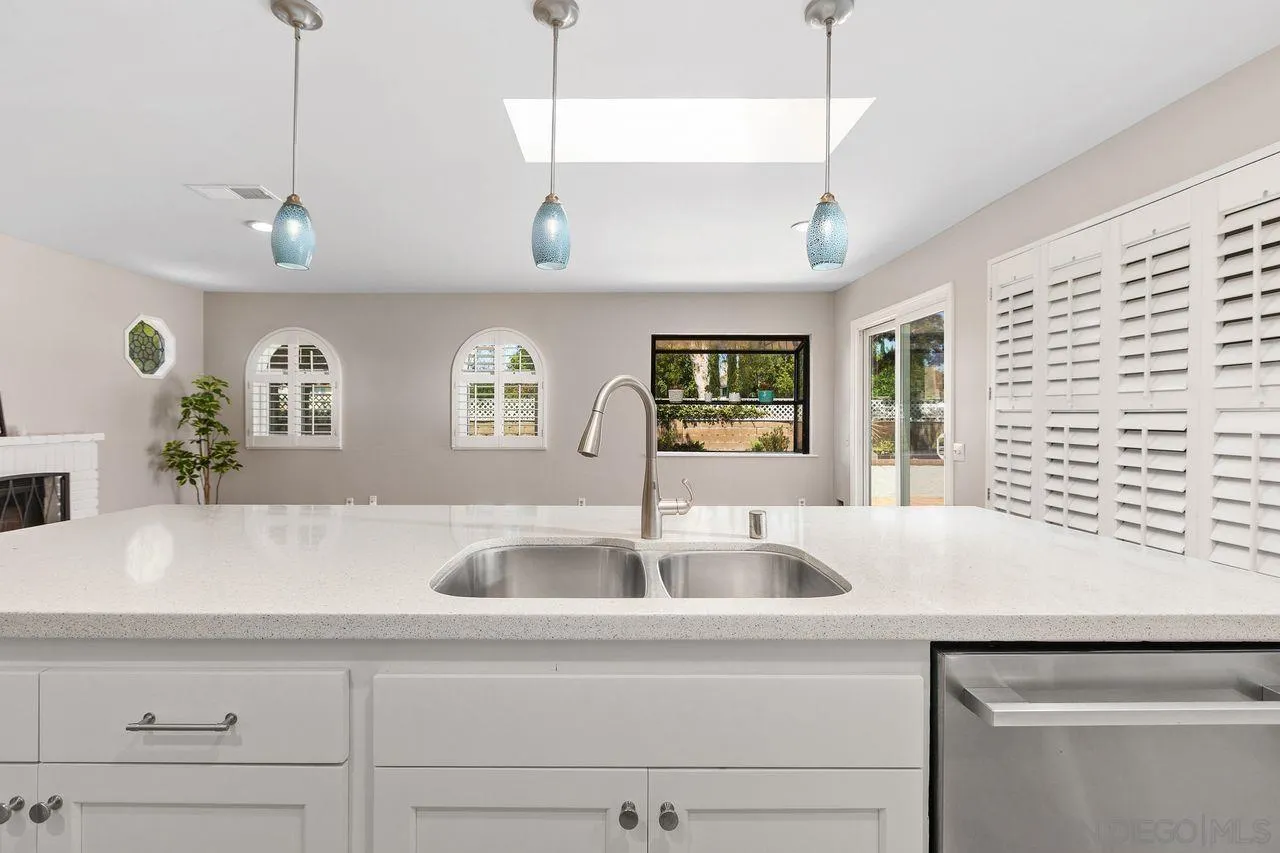 https://cdn.realtyfeed.com/cdn/127/260014042/c061b1ae8151ec295abcff109becb644.webp