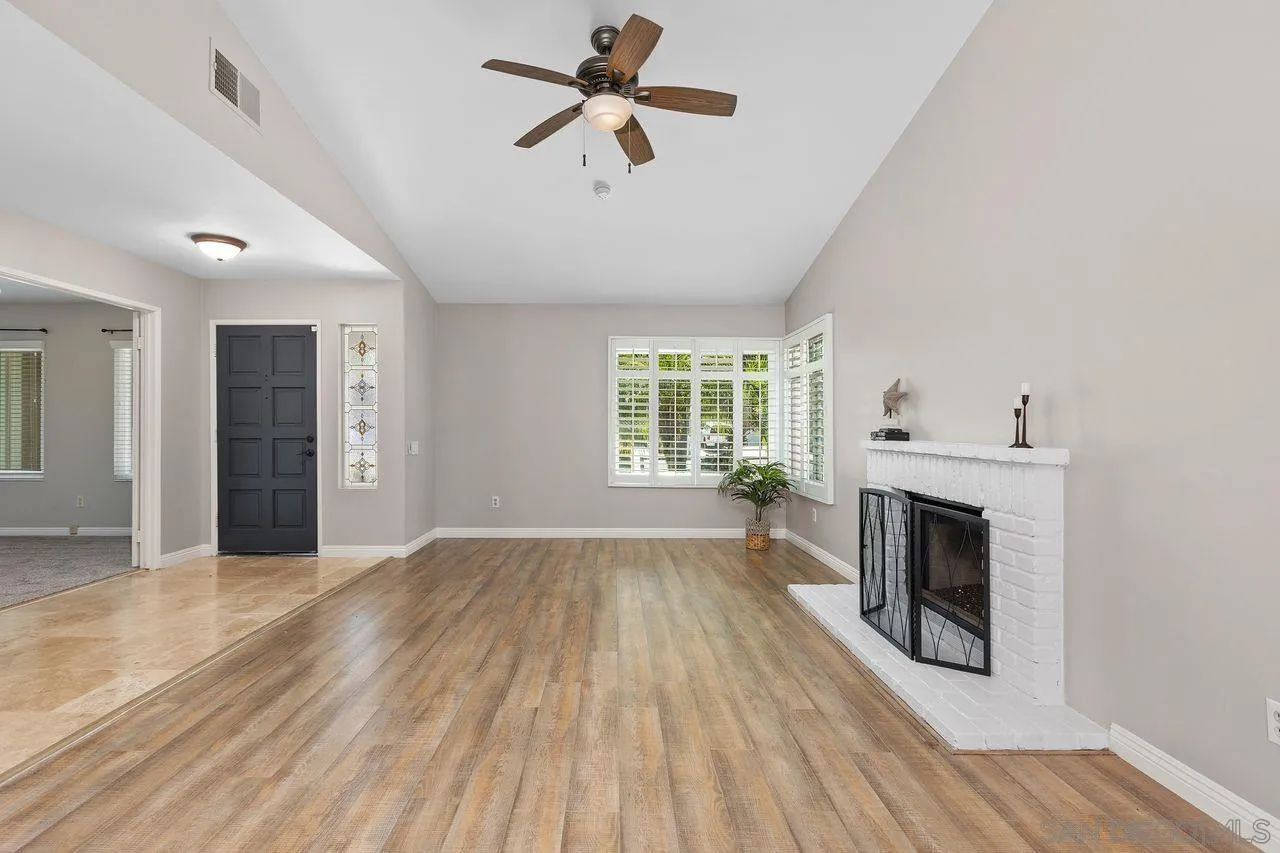https://cdn.realtyfeed.com/cdn/127/260014042/ecc6bcac49e1bbc0b71d338459699a9a.webp