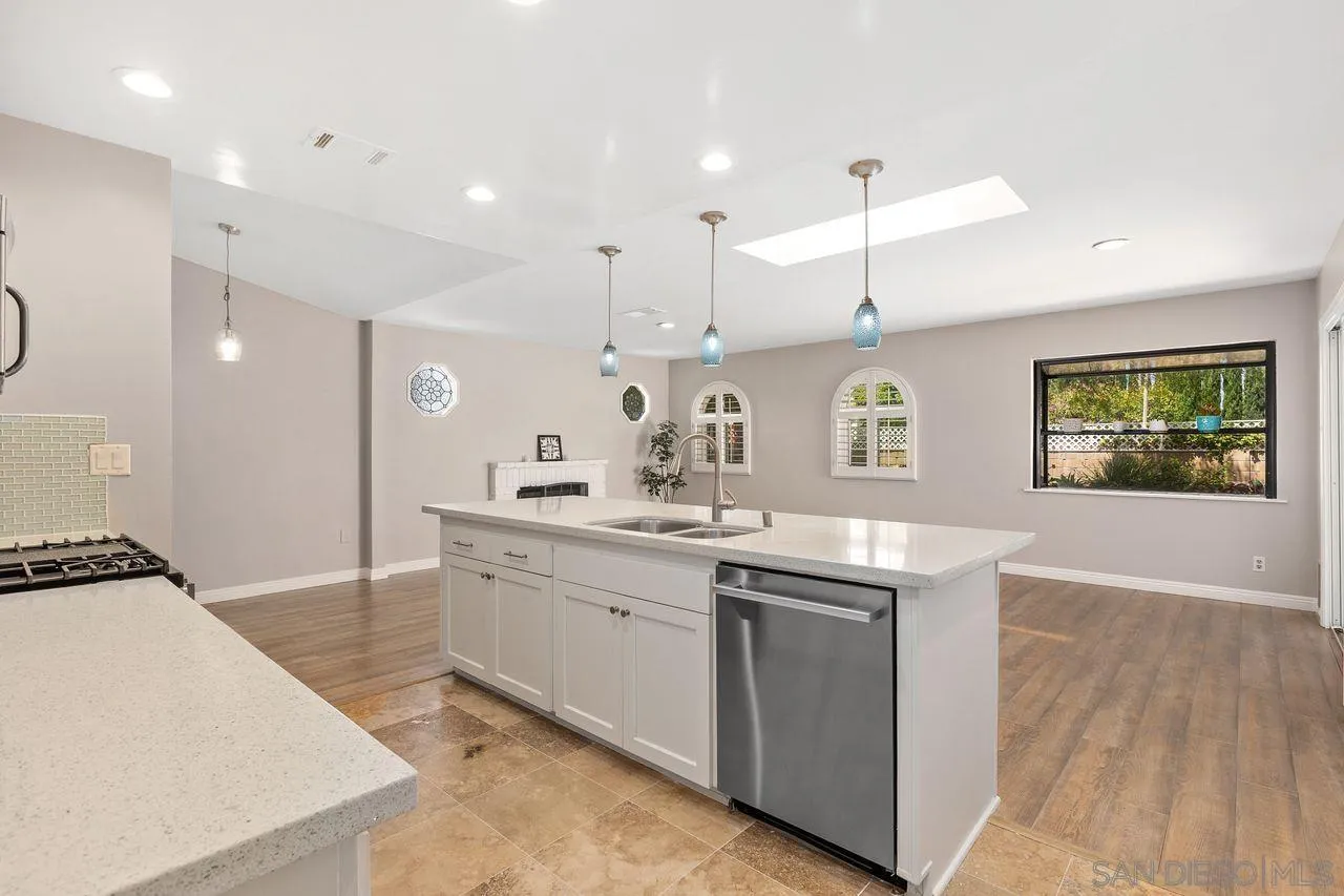 https://cdn.realtyfeed.com/cdn/127/260014042/f08e20d5dea566b2f3fa9563927e2ed8.webp