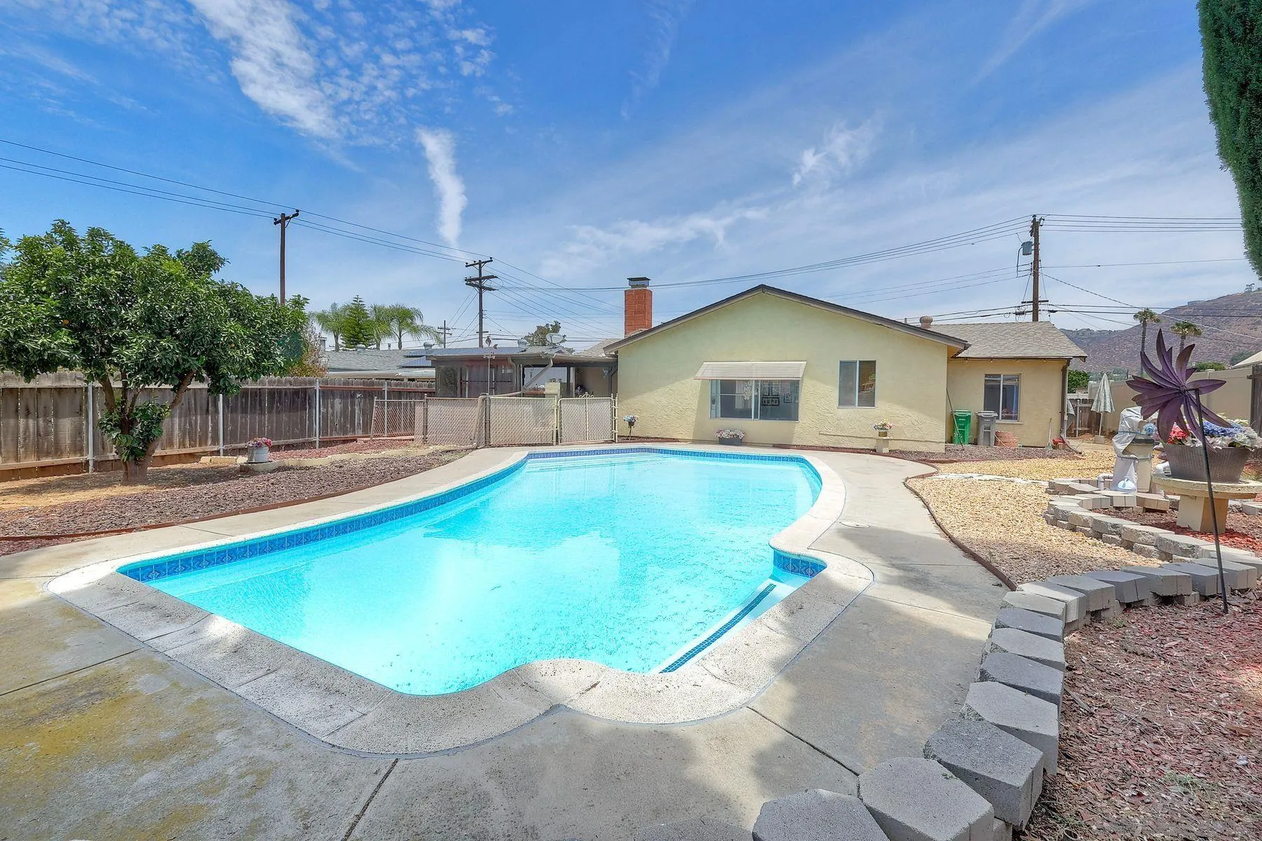 https://cdn.realtyfeed.com/cdn/127/260014043/0931f764e24817b3584b2686889ed31c.webp