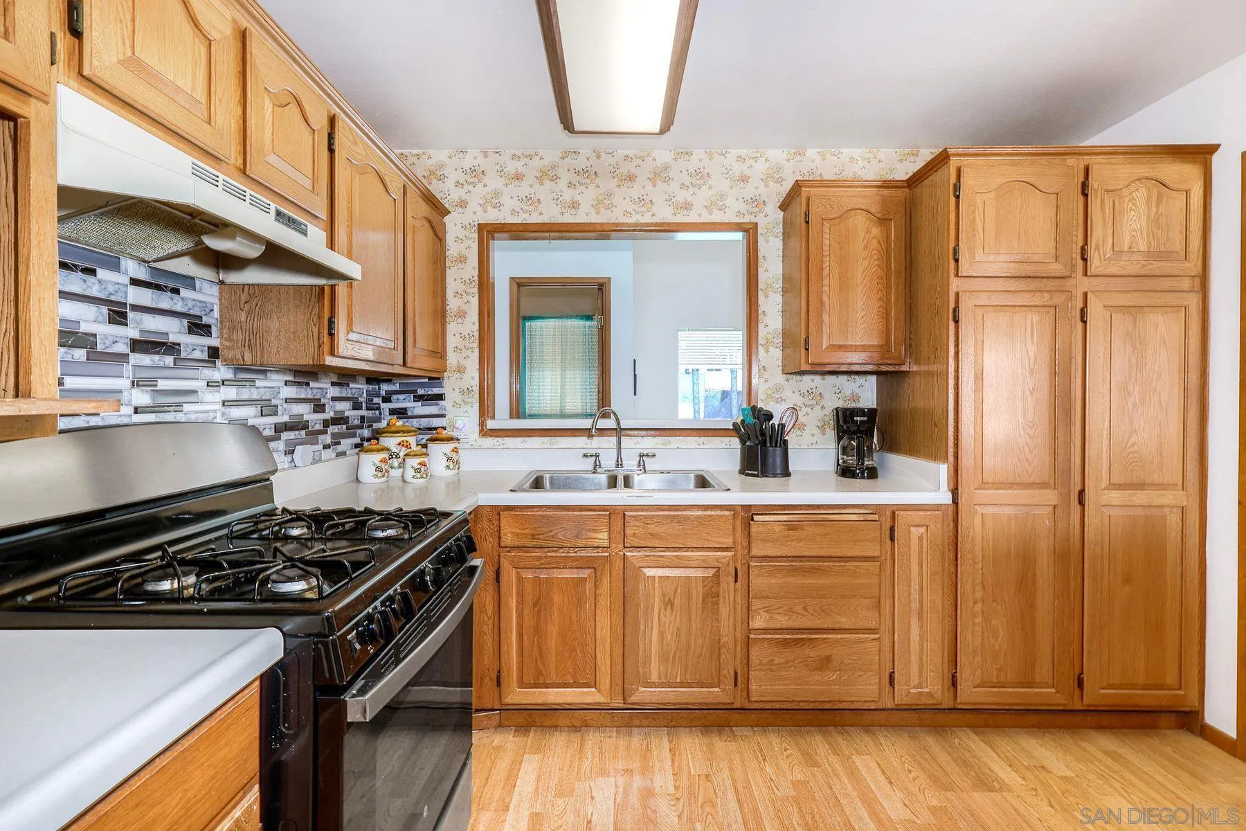 https://cdn.realtyfeed.com/cdn/127/260014043/4455999333b377676638e9d92ac03037.webp