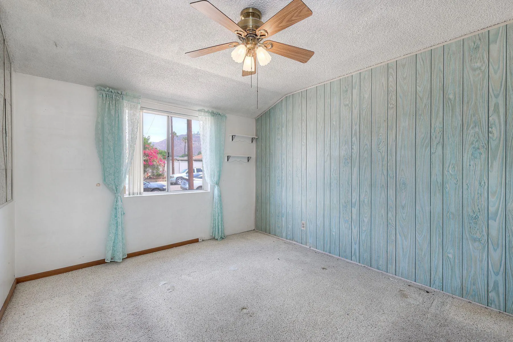 https://cdn.realtyfeed.com/cdn/127/260014043/6d98522924418d3d00556c6a4bd3c027.webp