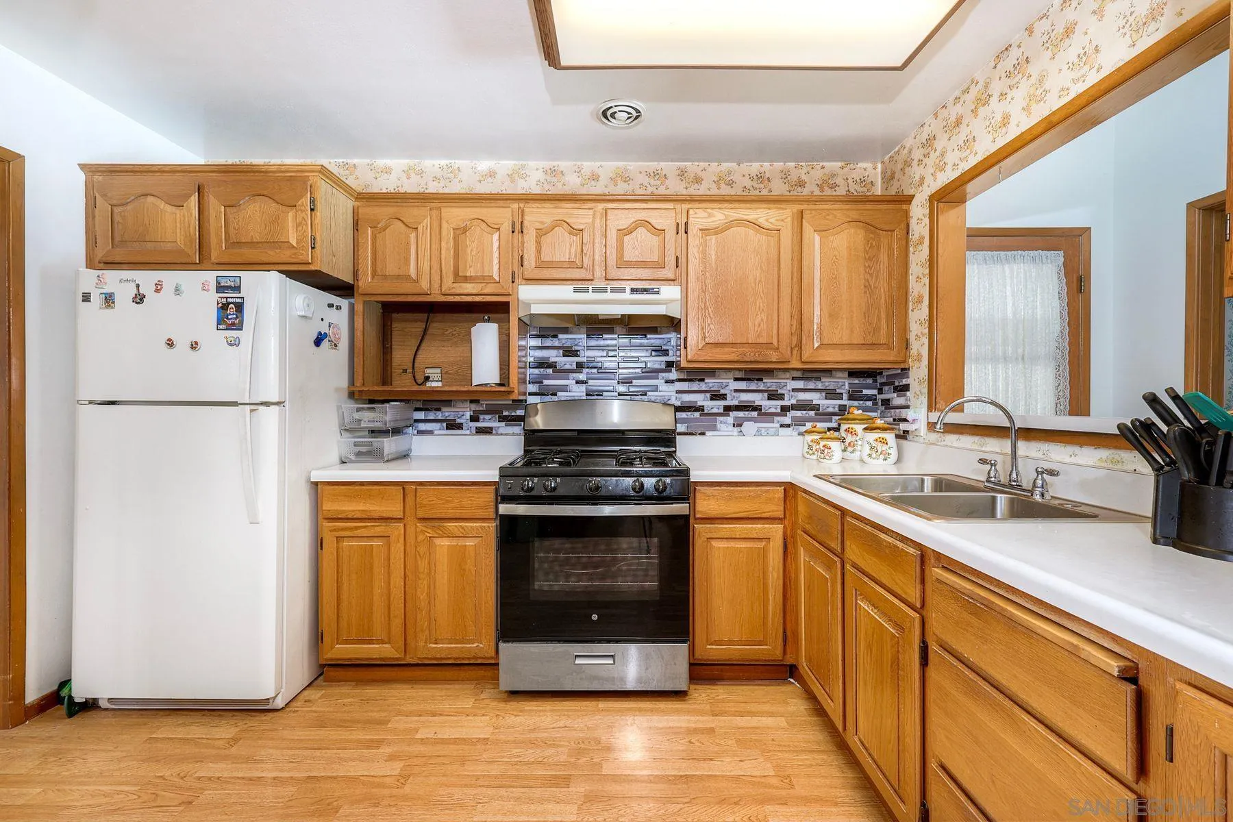 https://cdn.realtyfeed.com/cdn/127/260014043/d8b6574e36cf9da047cf294245a0537e.webp