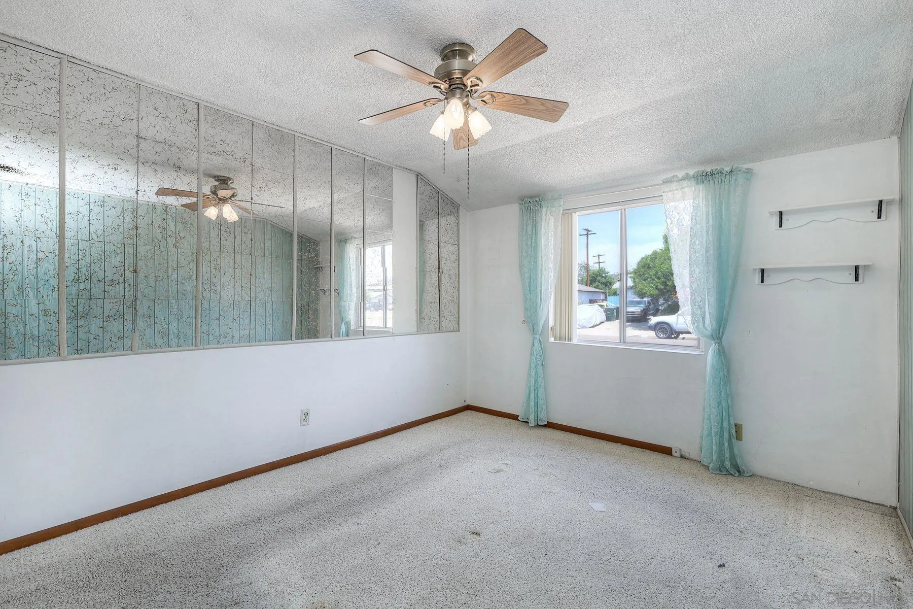 https://cdn.realtyfeed.com/cdn/127/260014043/ff19c55c3a693e4691b7690b69cfaf44.webp