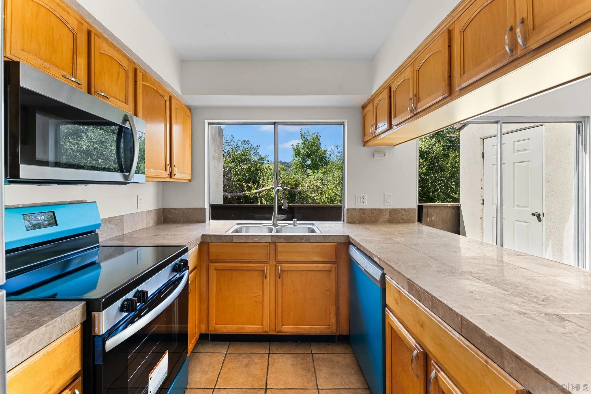 Photo #5: 260014046 Listing: Photo #5