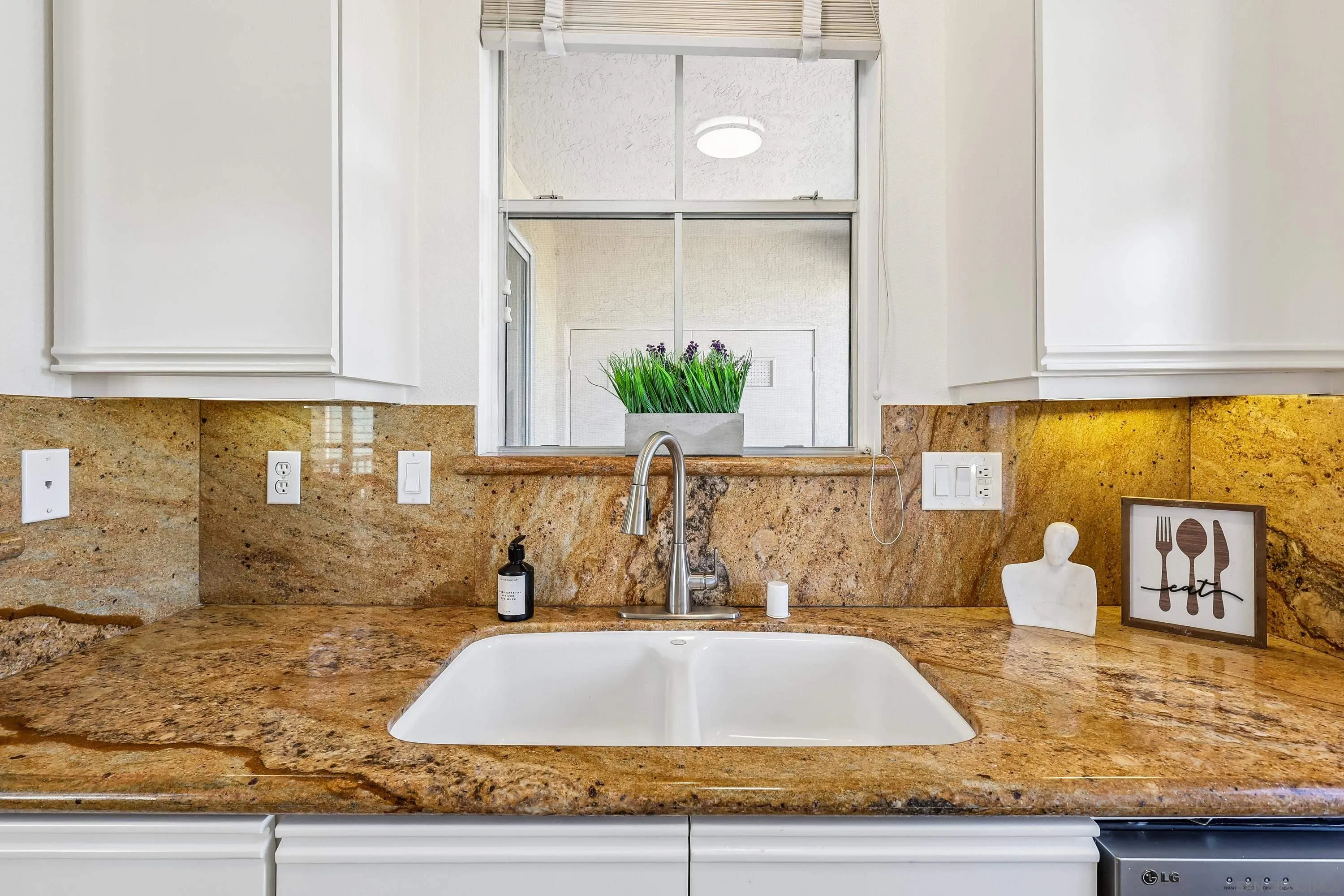 Photo #13: 260014047 Listing: Photo #13