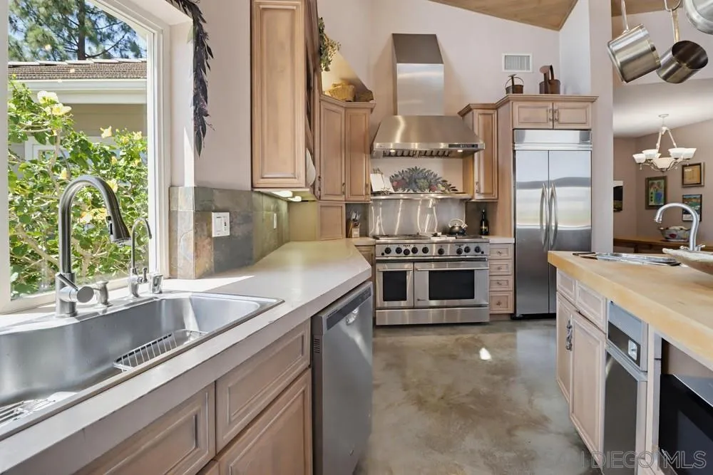 https://cdn.realtyfeed.com/cdn/127/260014049/80970469f75c5248a07f96eeddab8c0d.webp