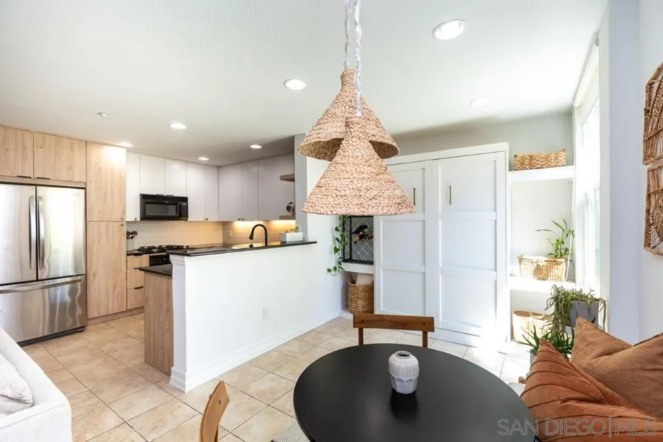 https://cdn.realtyfeed.com/cdn/127/260014050/c7e5ddf853341bd95746be4ce48cc265.webp