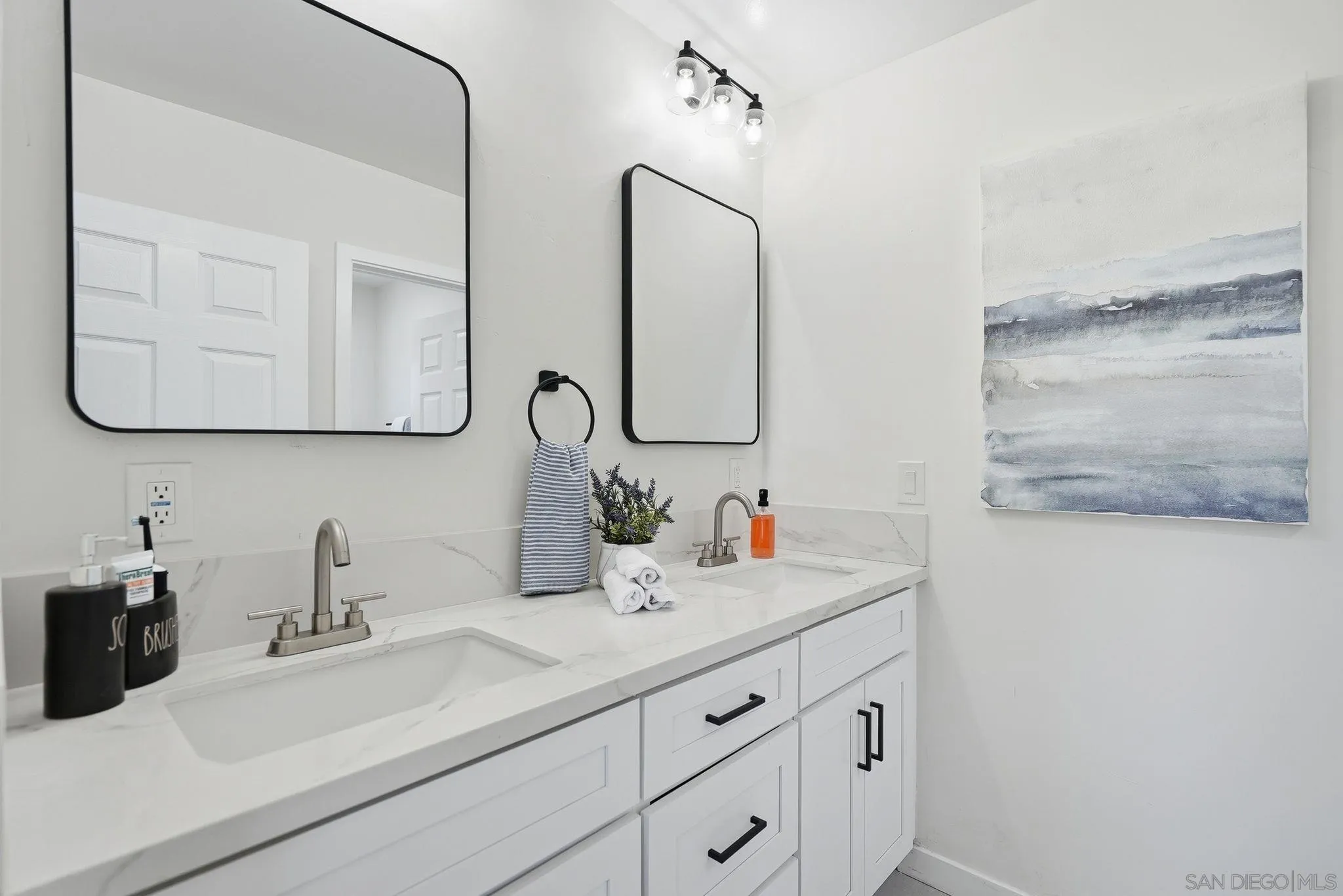 https://cdn.realtyfeed.com/cdn/127/260014051/12974ab0cc4777f668eb06081d63c7b5.webp