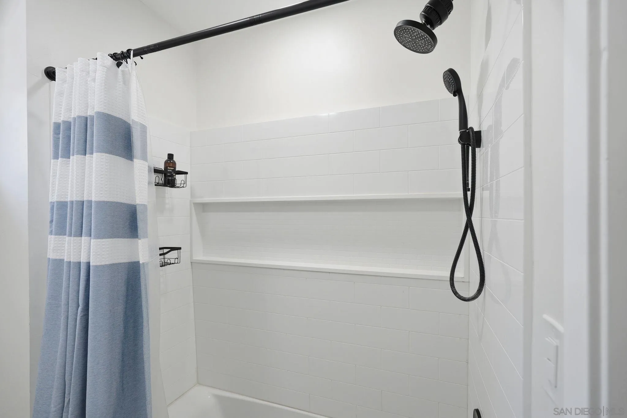 https://cdn.realtyfeed.com/cdn/127/260014051/141c85637011773ce0b9b8df89cfbb6e.webp