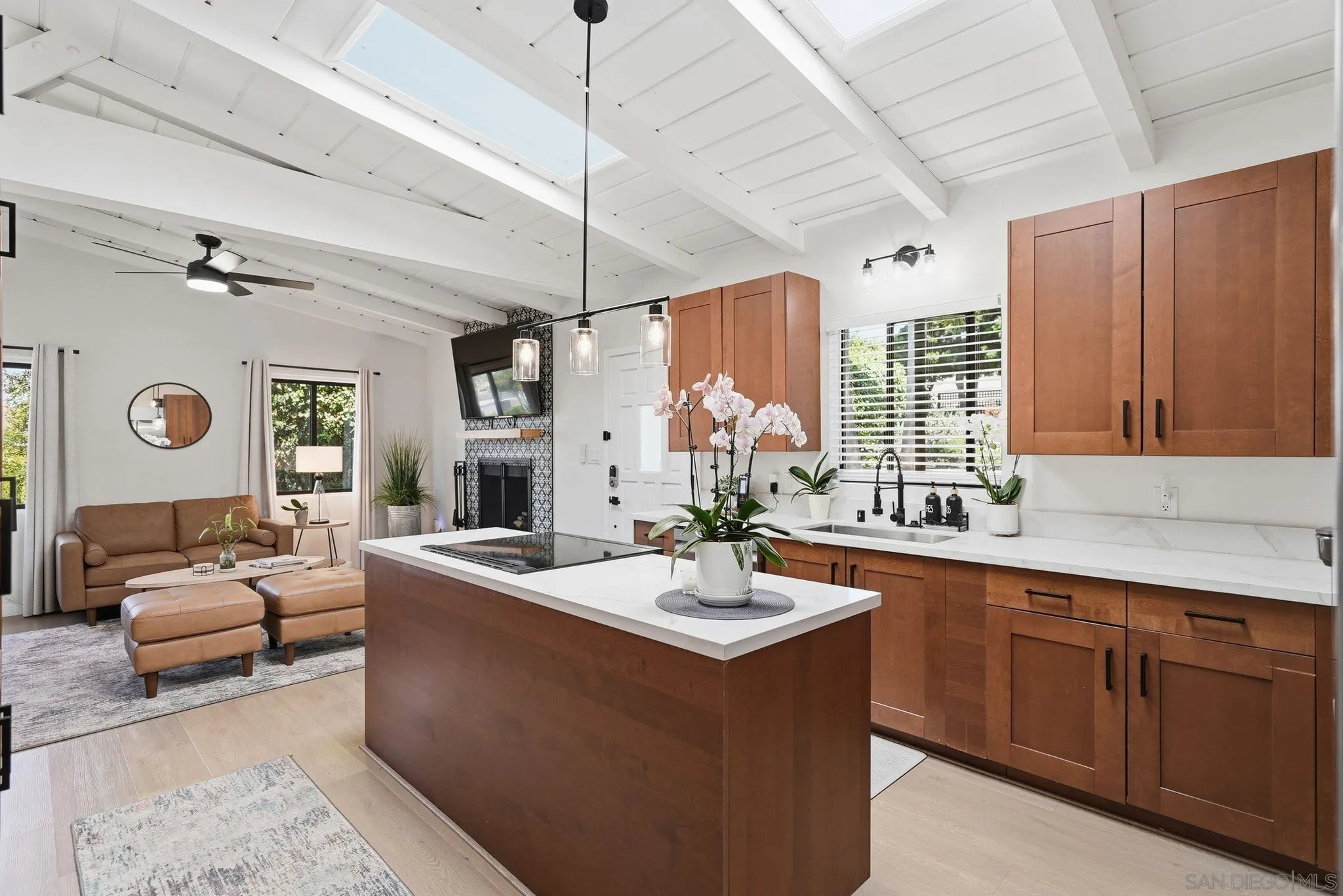 https://cdn.realtyfeed.com/cdn/127/260014051/27415452a5a865dfd9898478df6d5177.webp