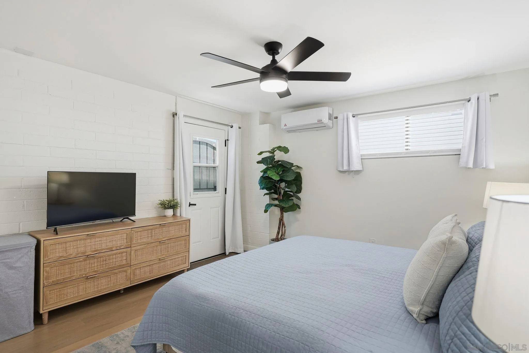 https://cdn.realtyfeed.com/cdn/127/260014051/38cc4169a36b306d5d999928ae29a7dd.webp