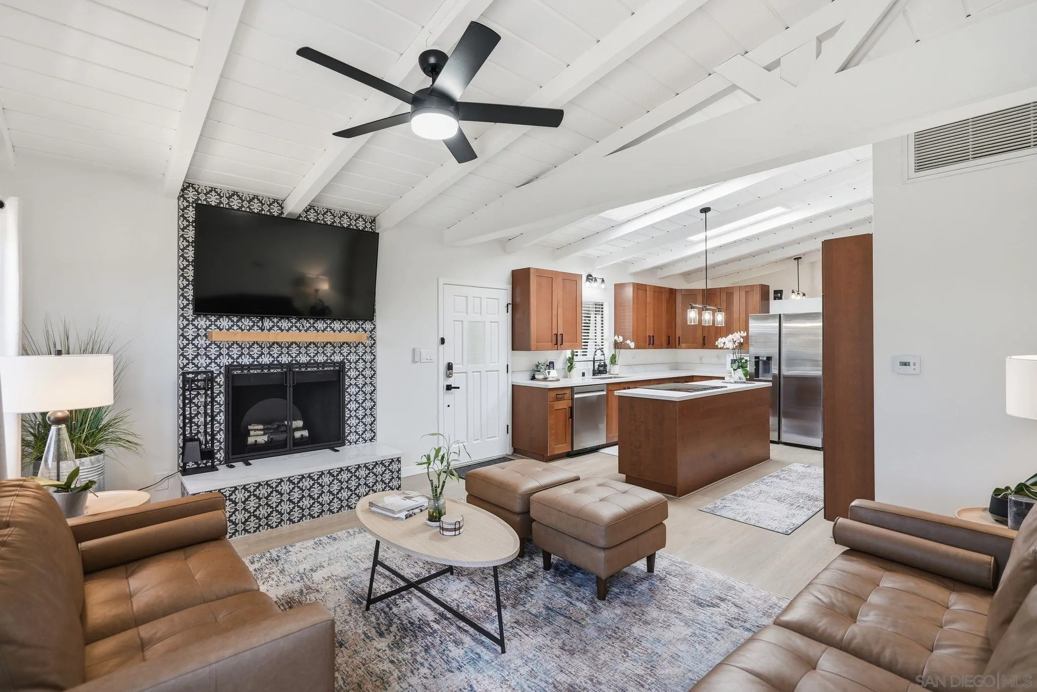 https://cdn.realtyfeed.com/cdn/127/260014051/ad7770877067ce13b7f9b7c6bc7c14f4.webp