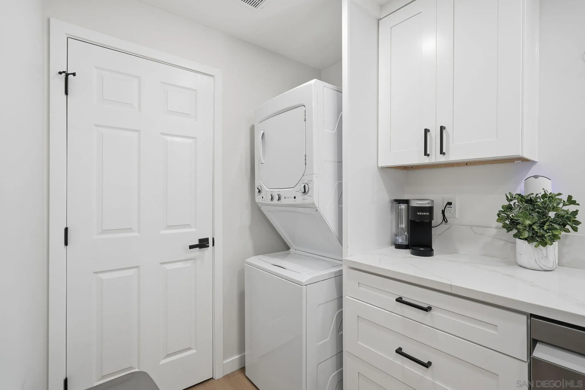 https://cdn.realtyfeed.com/cdn/127/260014051/d942e18c985c5adb718120260284797e.webp