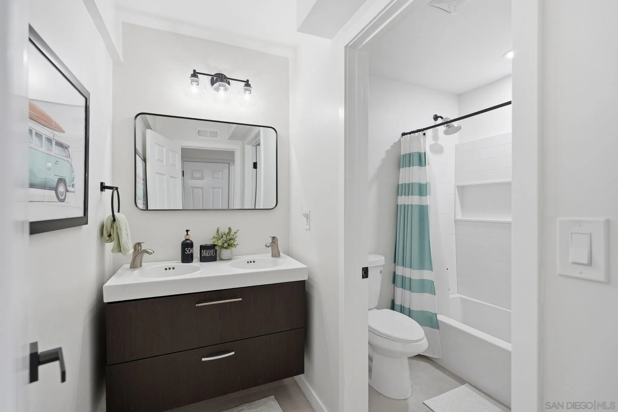 https://cdn.realtyfeed.com/cdn/127/260014051/e9816a4a2ef462cab3b46e41f2007ef8.webp