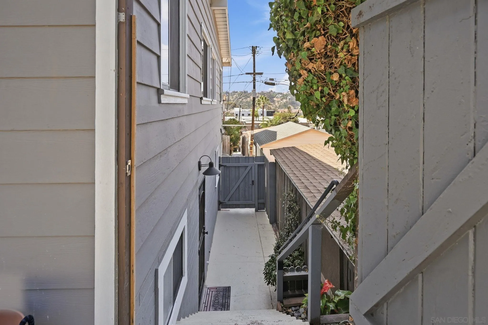 https://cdn.realtyfeed.com/cdn/127/260014051/f8603ce687ae86e0b5513449d1f166d2.webp