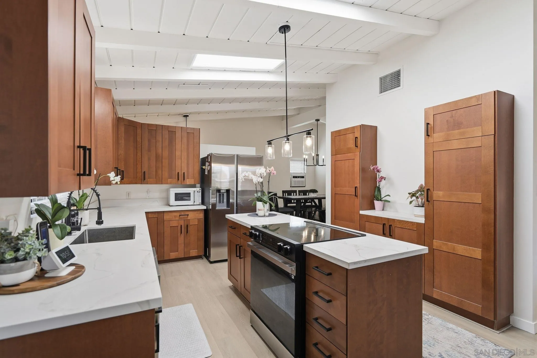 https://cdn.realtyfeed.com/cdn/127/260014051/f9dee6d1e072189cb0da689b617de170.webp