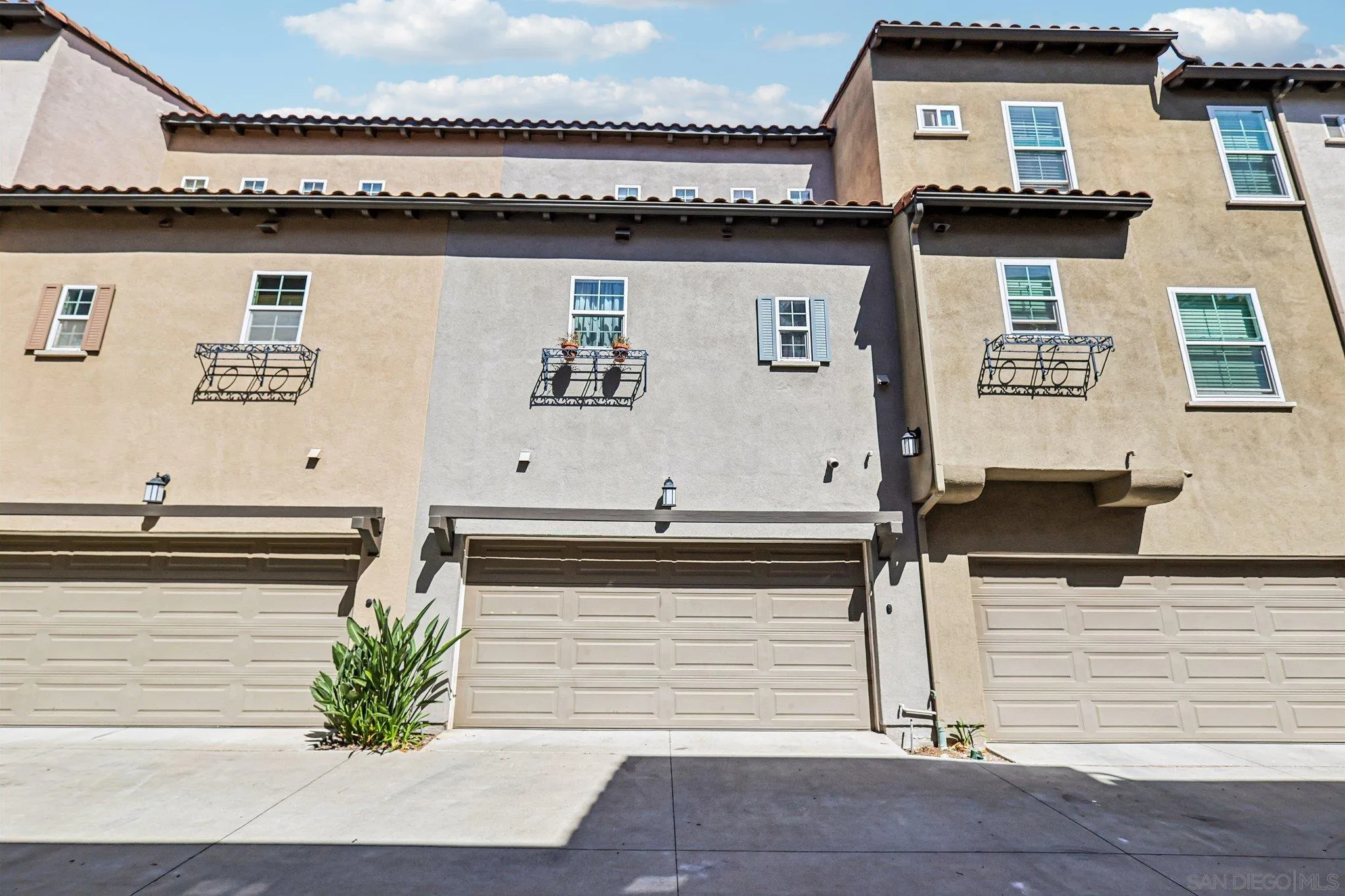 https://cdn.realtyfeed.com/cdn/127/260014055/35b26917b6eae4fa0bc284b43a313793.webp