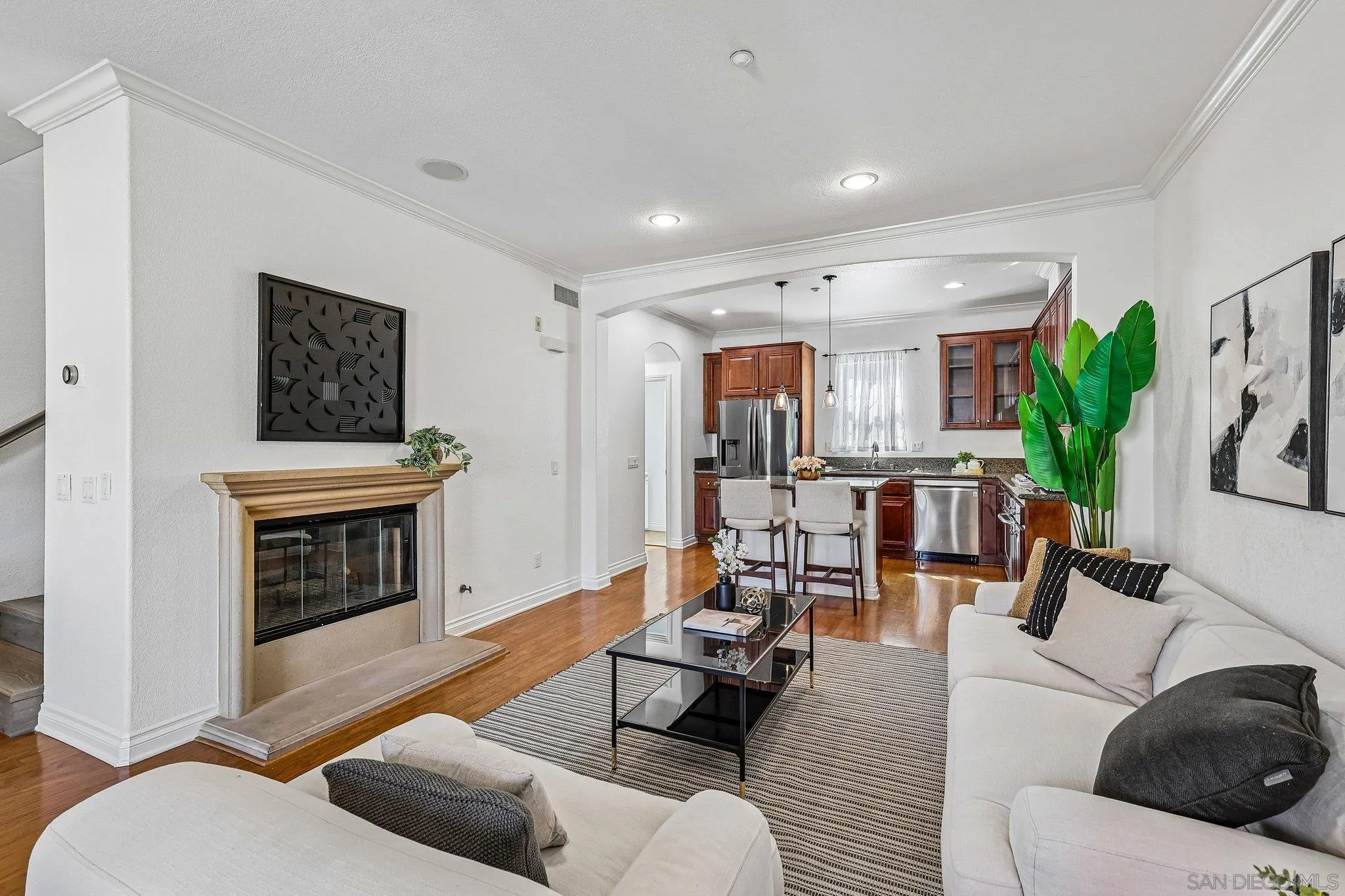 https://cdn.realtyfeed.com/cdn/127/260014055/d935b3eaeebadd96dde7e129271a9b63.webp