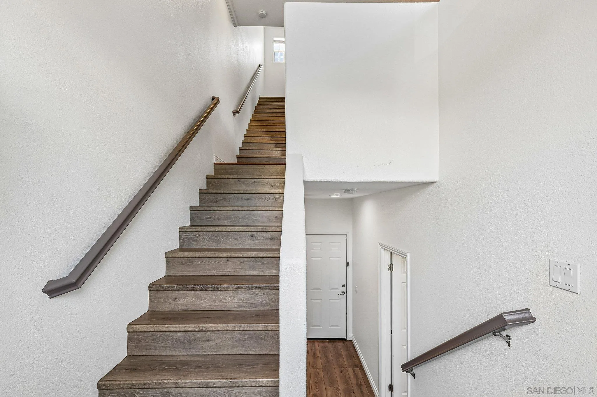 https://cdn.realtyfeed.com/cdn/127/260014055/f85cbe340364de79d8590435b373de38.webp