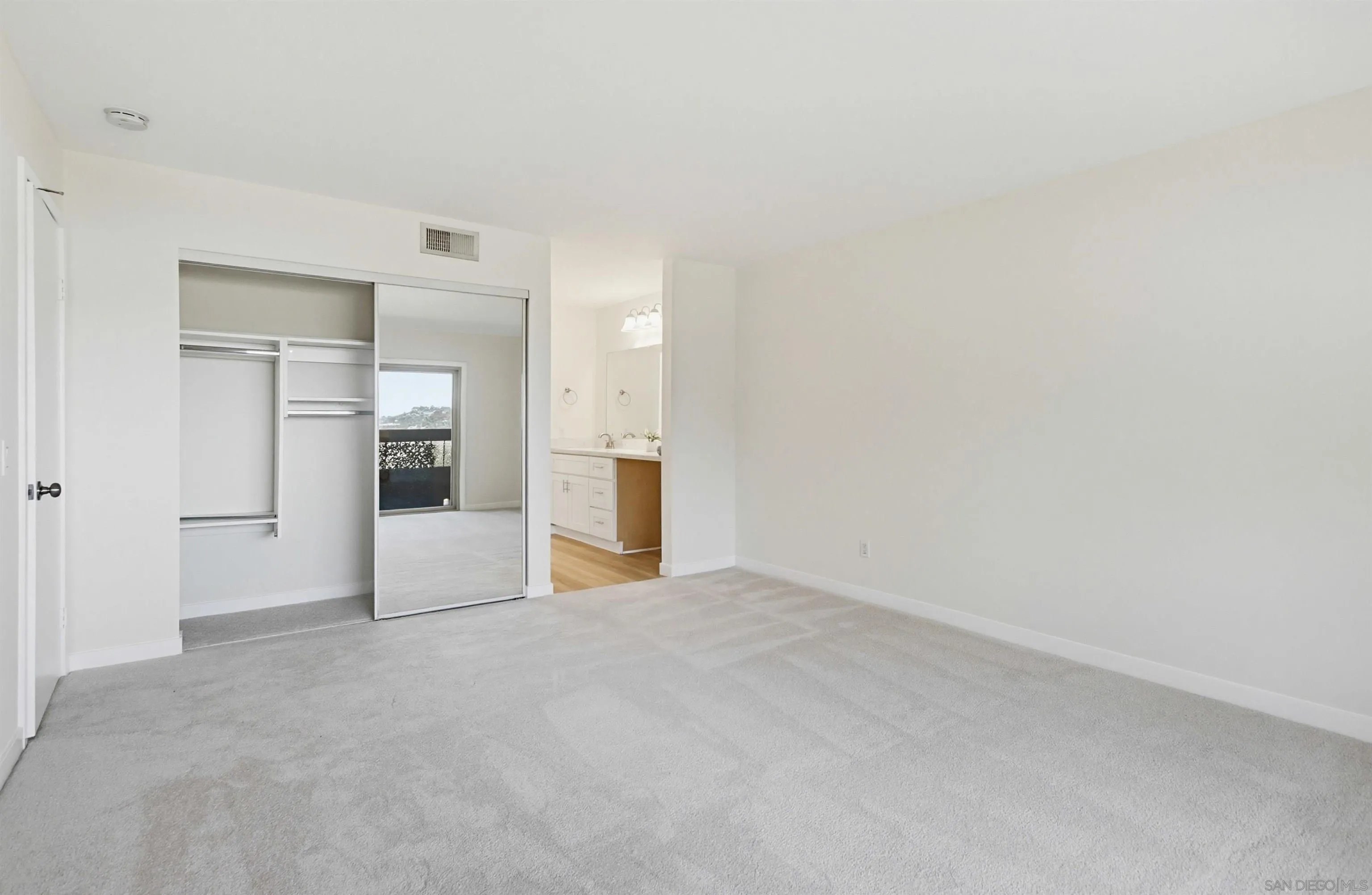 https://cdn.realtyfeed.com/cdn/127/260014059/699d5ce5a68d28e0c1c6f4f60e79d0a4.webp