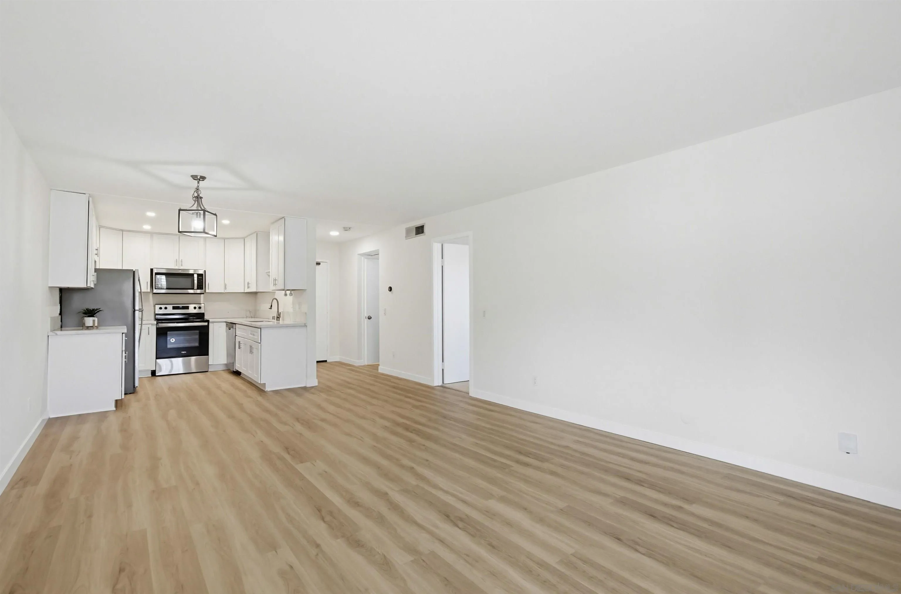 https://cdn.realtyfeed.com/cdn/127/260014059/75fbbe3a023651ab393464b2edbb8fac.webp