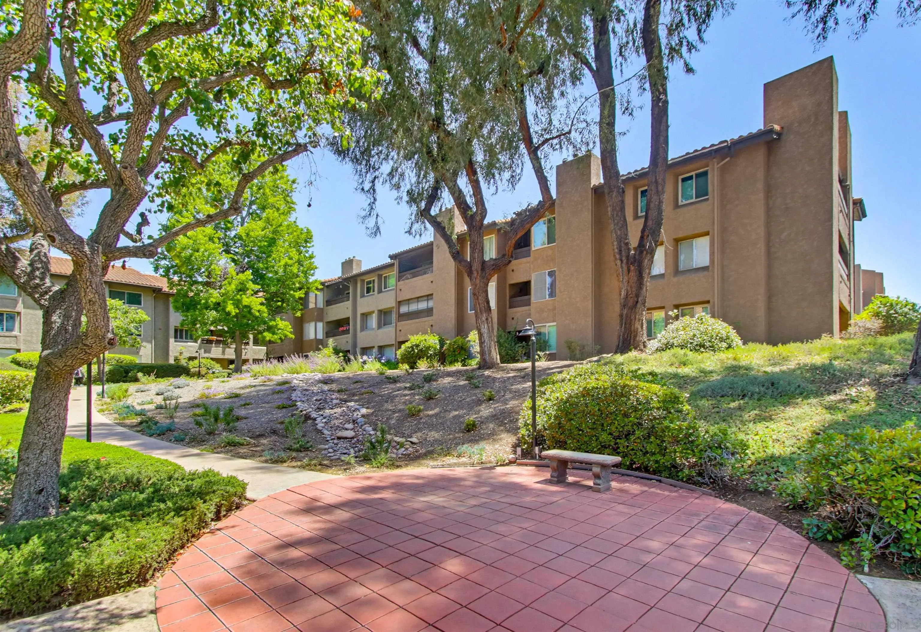 https://cdn.realtyfeed.com/cdn/127/260014059/e48b5a3ca3f8993ec93769e2bbe337b7.webp