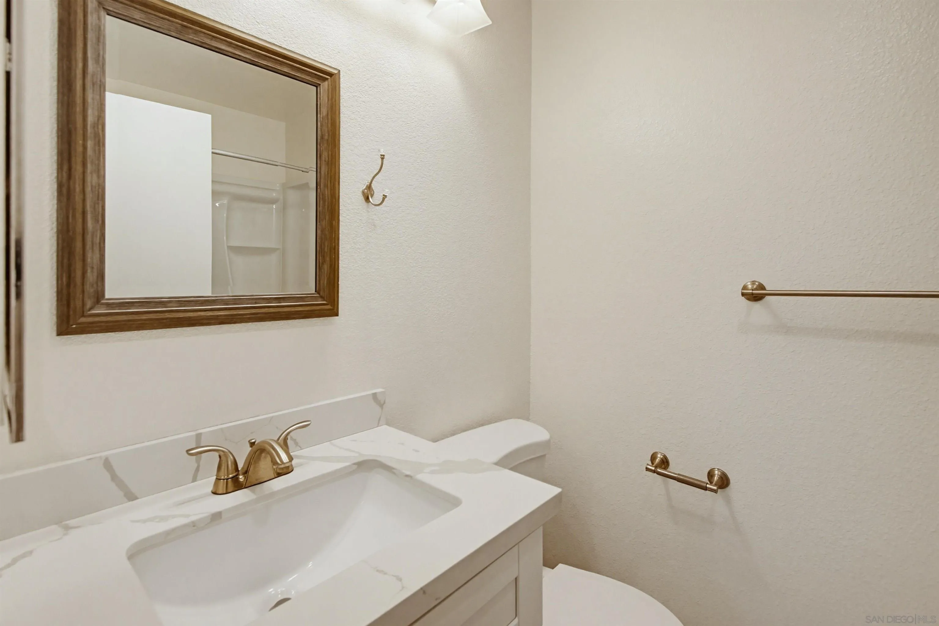 https://cdn.realtyfeed.com/cdn/127/260014059/f7ea32fa3ce68689bb849ce288c7a3cb.webp