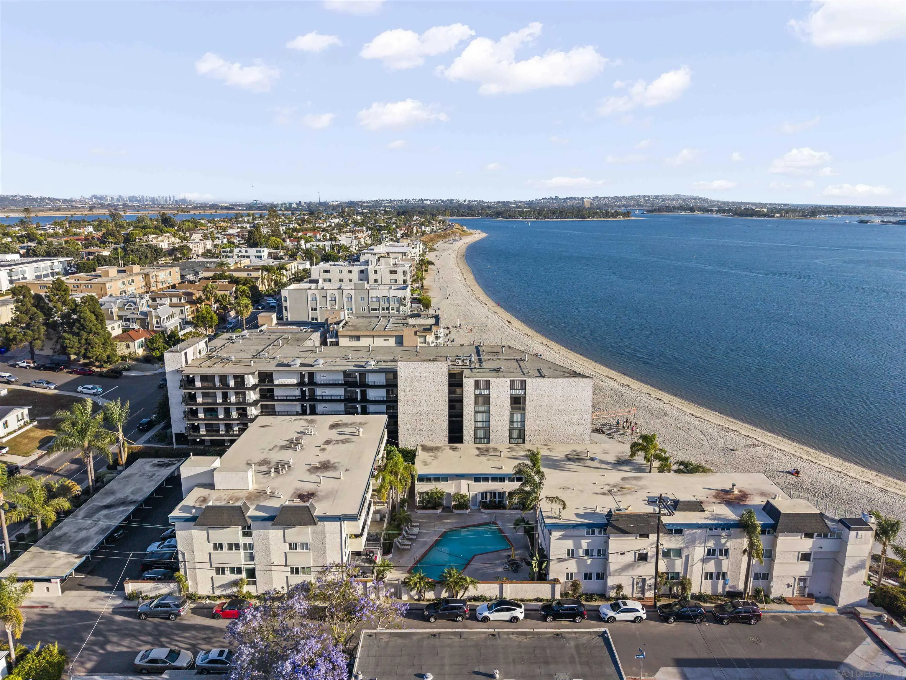 https://cdn.realtyfeed.com/cdn/127/260014078/d9c9ab8e0e233e7e8103ceb78cd73d29.webp