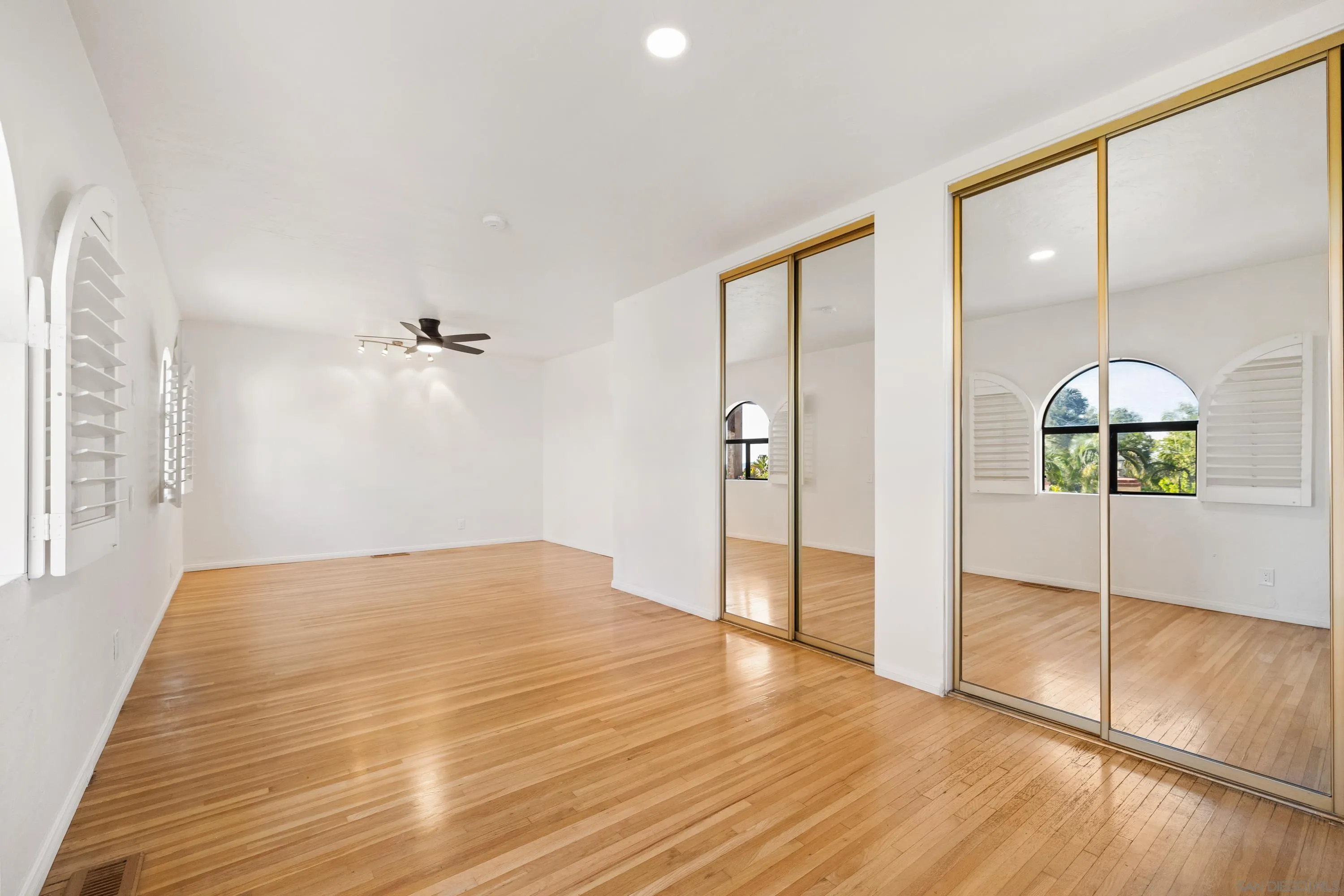 https://cdn.realtyfeed.com/cdn/127/260014079/6565385ae8d44fae6ba9bd5e3da9dca2.webp