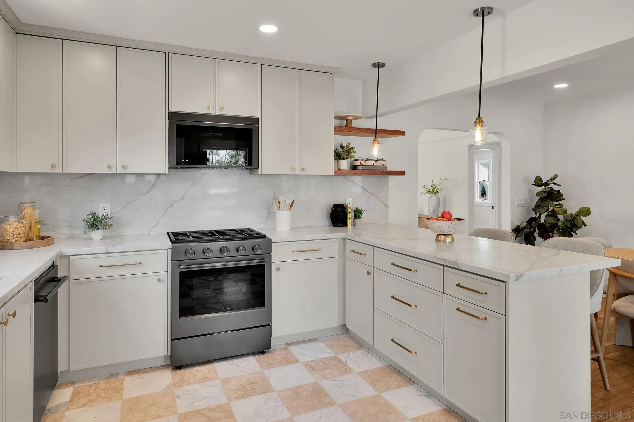 https://cdn.realtyfeed.com/cdn/127/260014080/02876bc6391d86a32c07abb11b04c785.webp