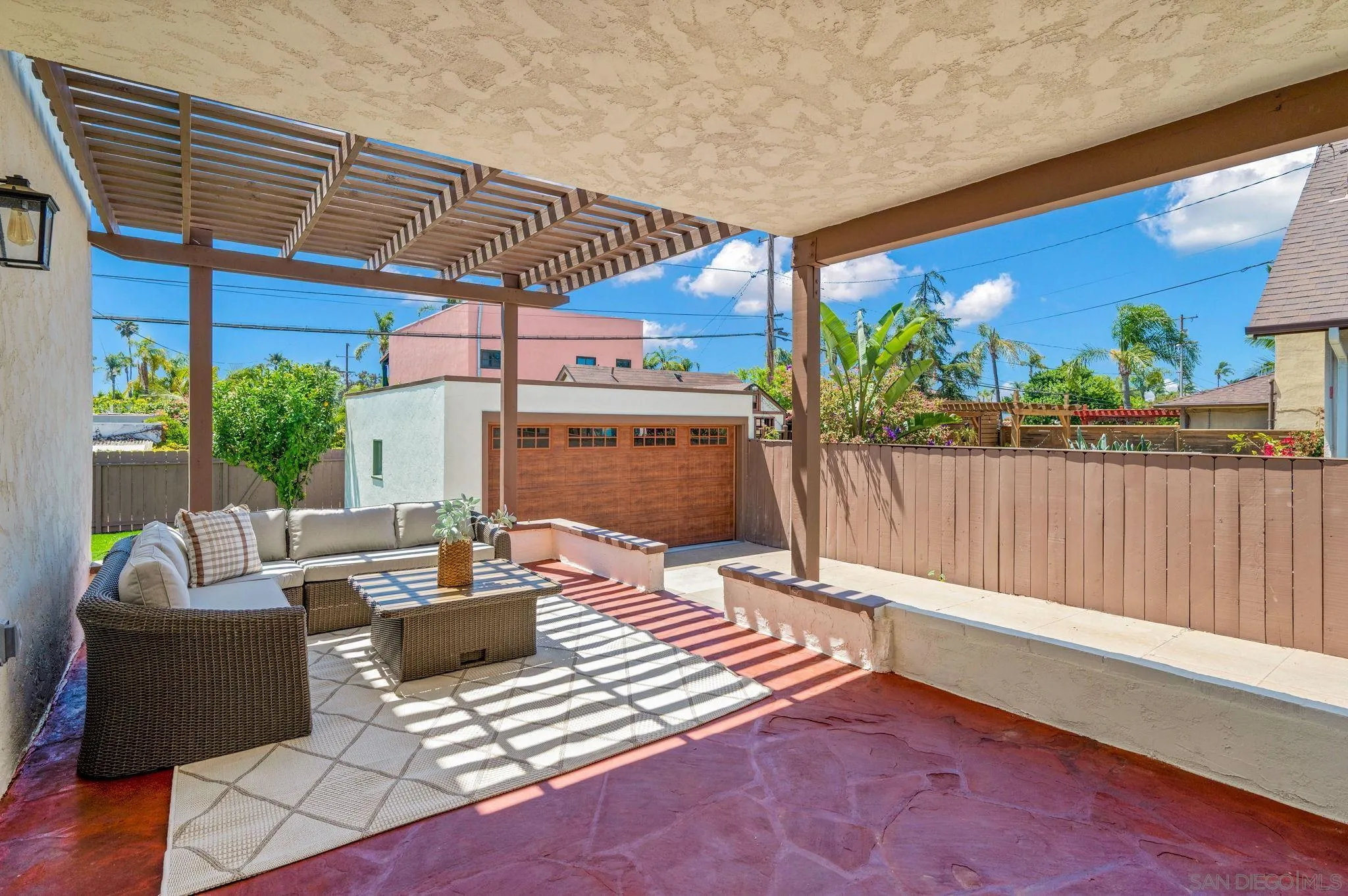https://cdn.realtyfeed.com/cdn/127/260014080/438d436d1d5b245cb3c76c6067a2c74b.webp