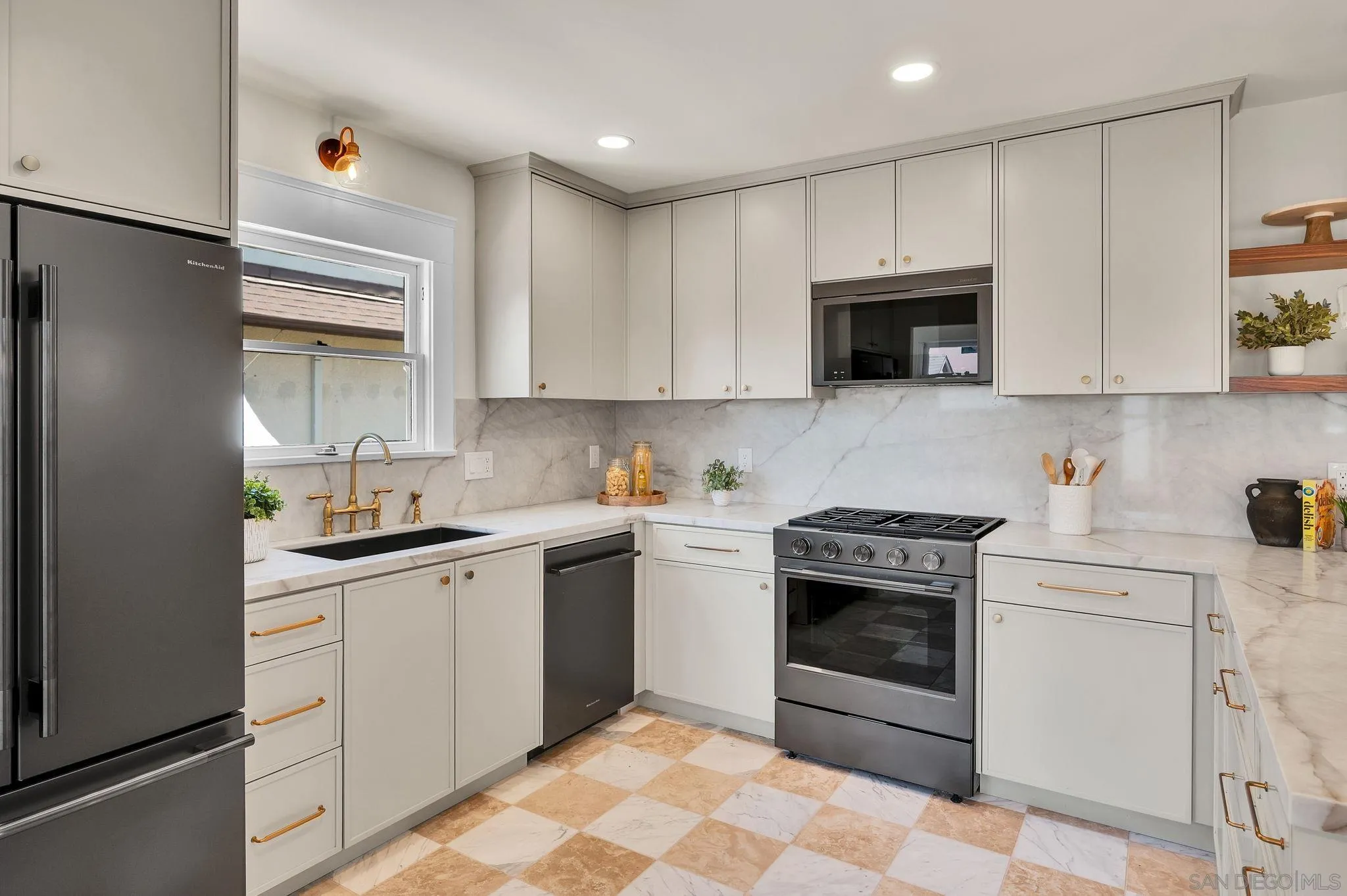https://cdn.realtyfeed.com/cdn/127/260014080/c2b9a786a19ae59fd204a6cb49595a32.webp