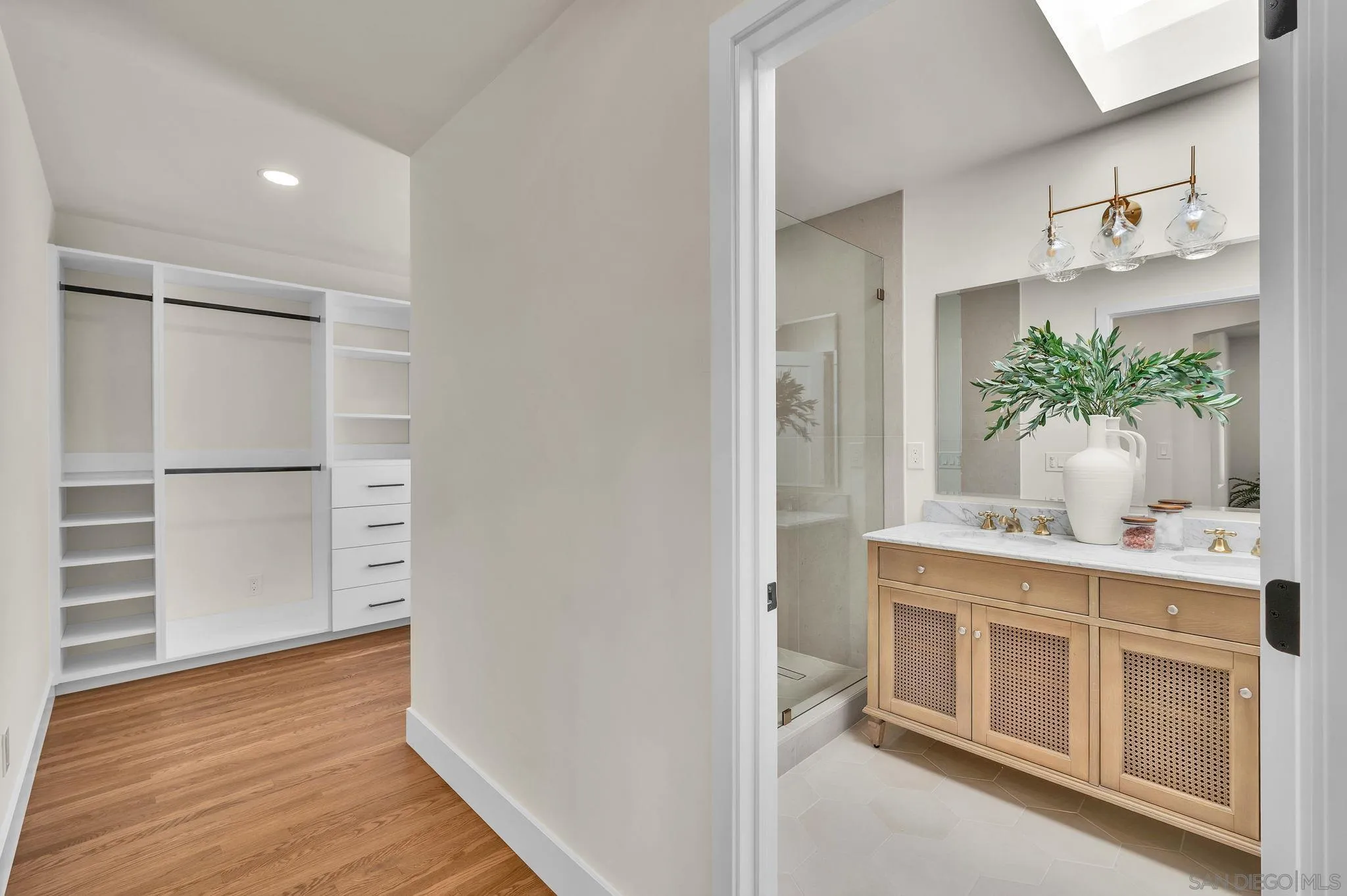 https://cdn.realtyfeed.com/cdn/127/260014080/cc42ed2eb56975e30d177dead8cee050.webp
