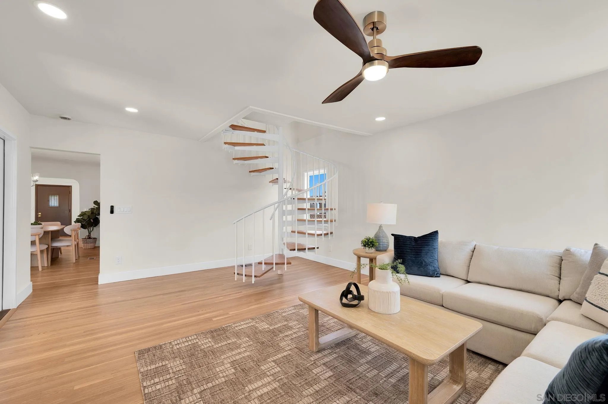 https://cdn.realtyfeed.com/cdn/127/260014080/ec4eb6f1991d28c1cca6c1aa79265c57.webp