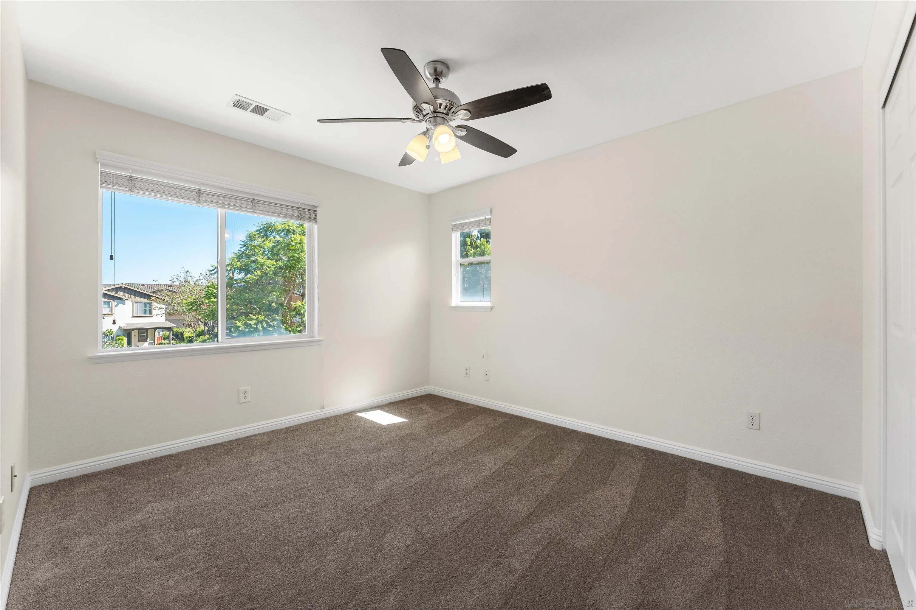 https://cdn.realtyfeed.com/cdn/127/260014082/34f26202df498f1fffa786f4d0541822.webp