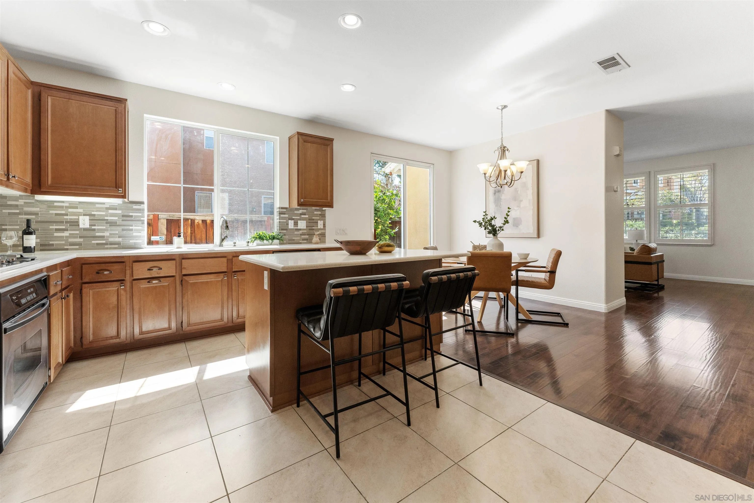 https://cdn.realtyfeed.com/cdn/127/260014082/4b6a09f2d795978bc3f45af2e65d83d4.webp