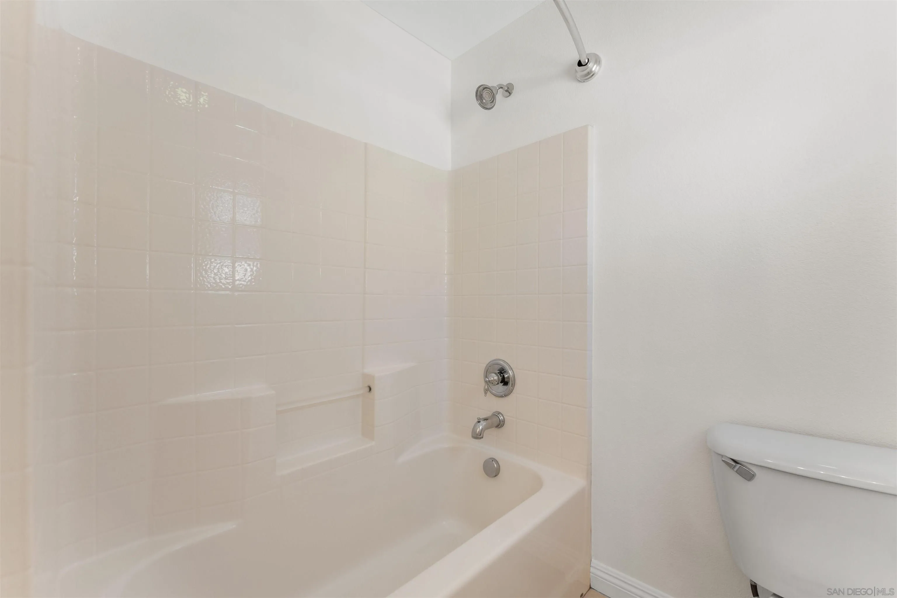 https://cdn.realtyfeed.com/cdn/127/260014082/7d7e4f05d4a61cda14e4bcfb7d4cd28d.webp