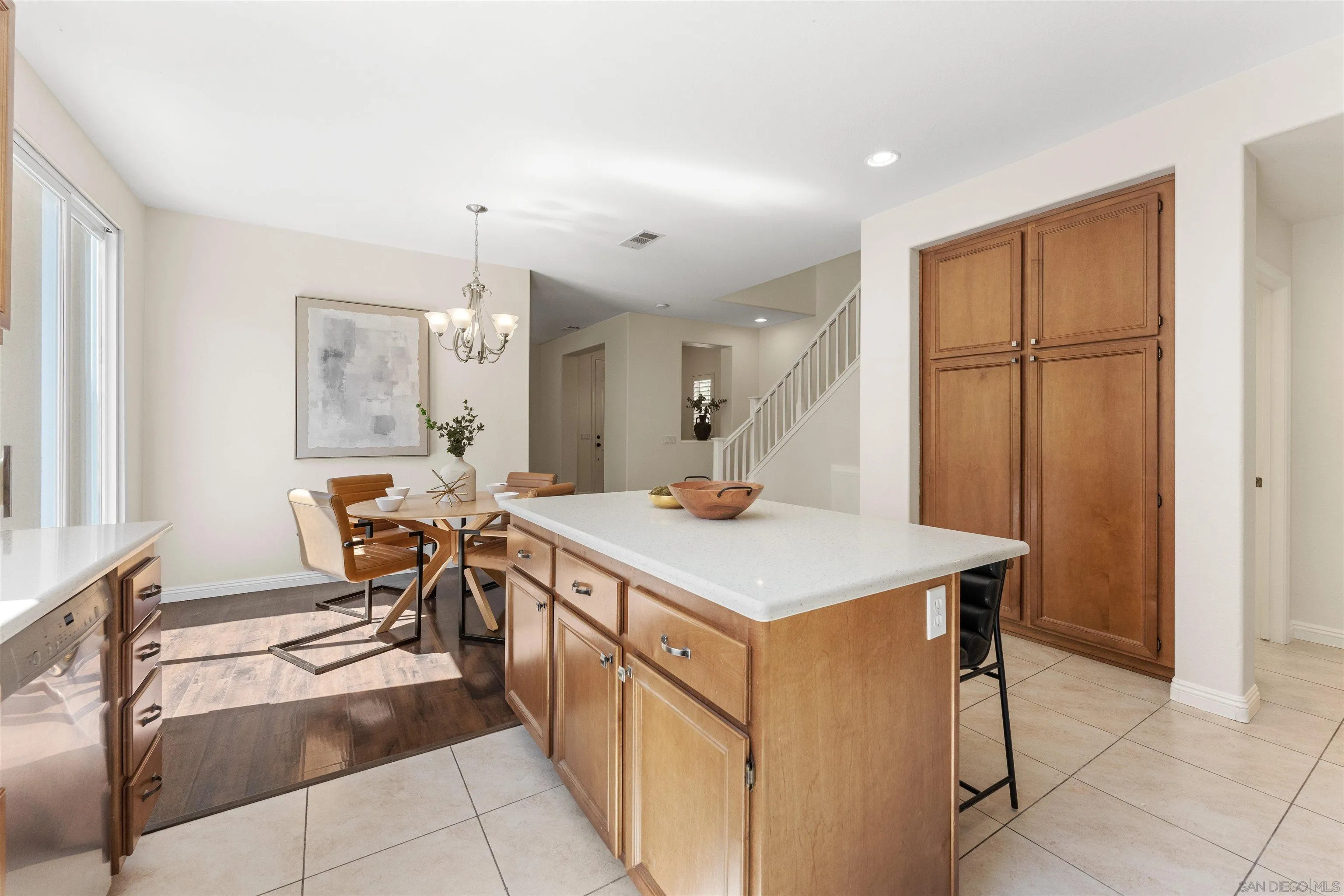 https://cdn.realtyfeed.com/cdn/127/260014082/8135796934bec5b323a7d60de1406beb.webp
