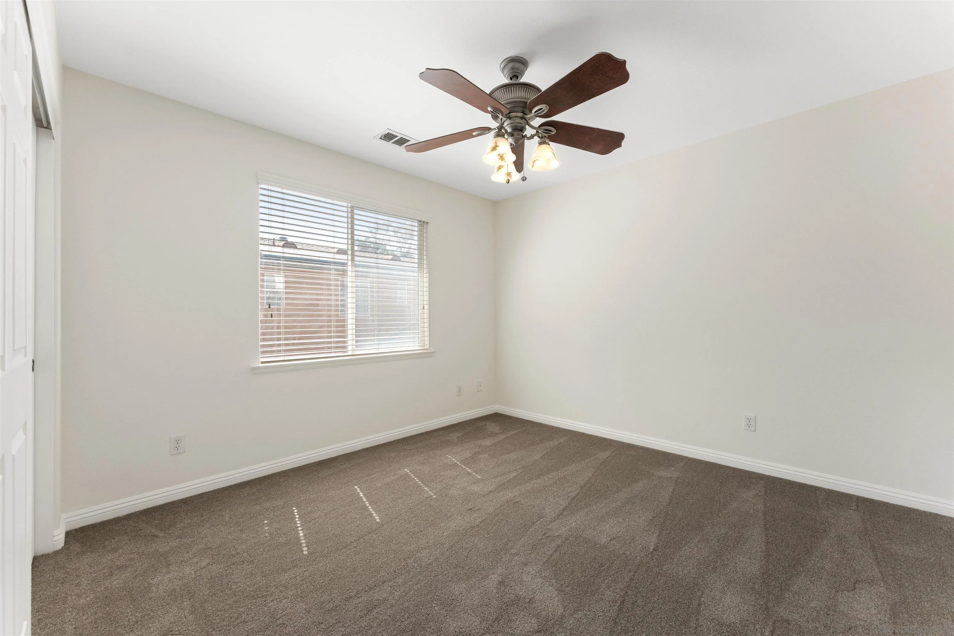 https://cdn.realtyfeed.com/cdn/127/260014082/84ee5175fe9e4babb802dd0fb4c3fd66.webp