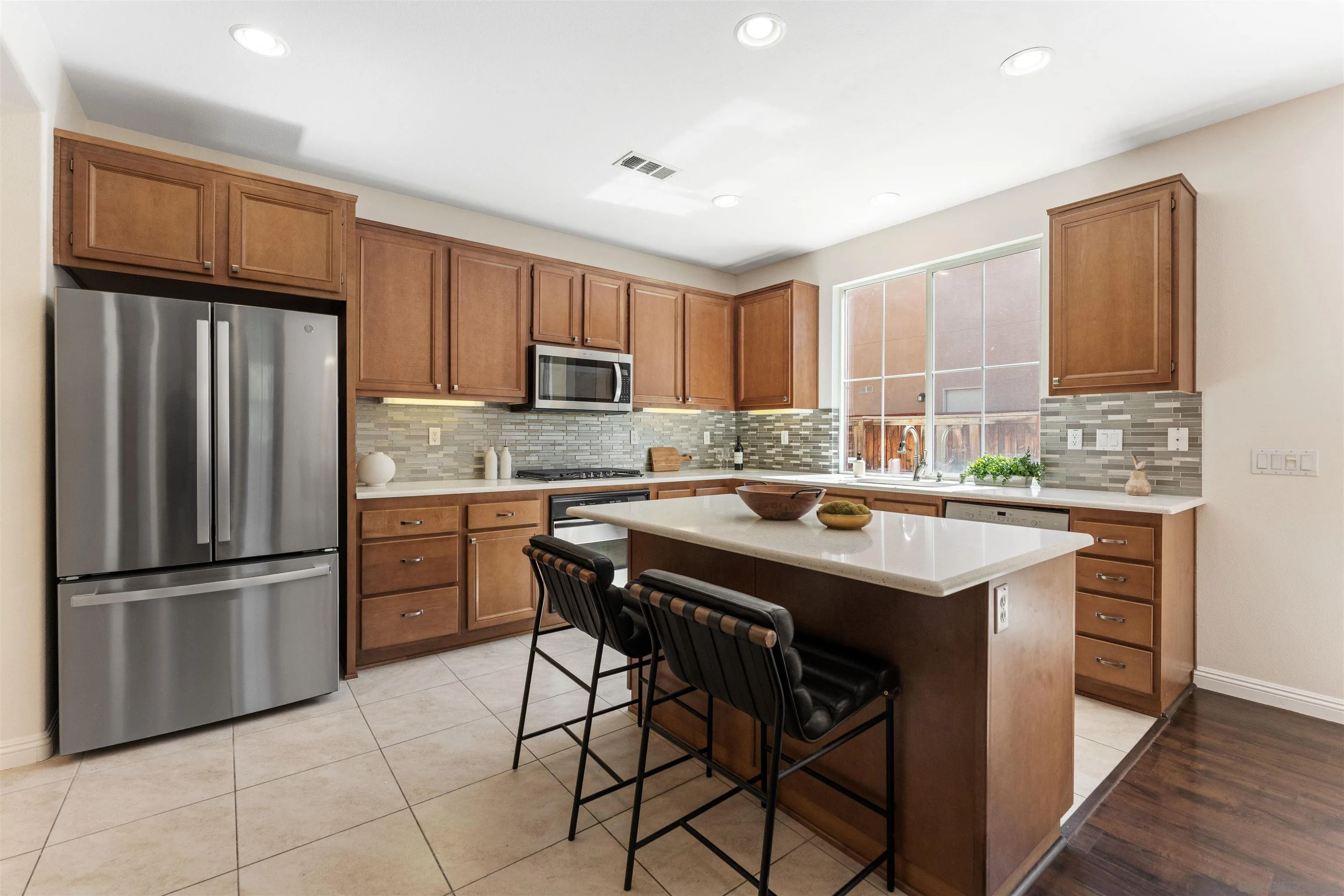 https://cdn.realtyfeed.com/cdn/127/260014082/888c4cf2179443292bbef03c2dc67366.webp