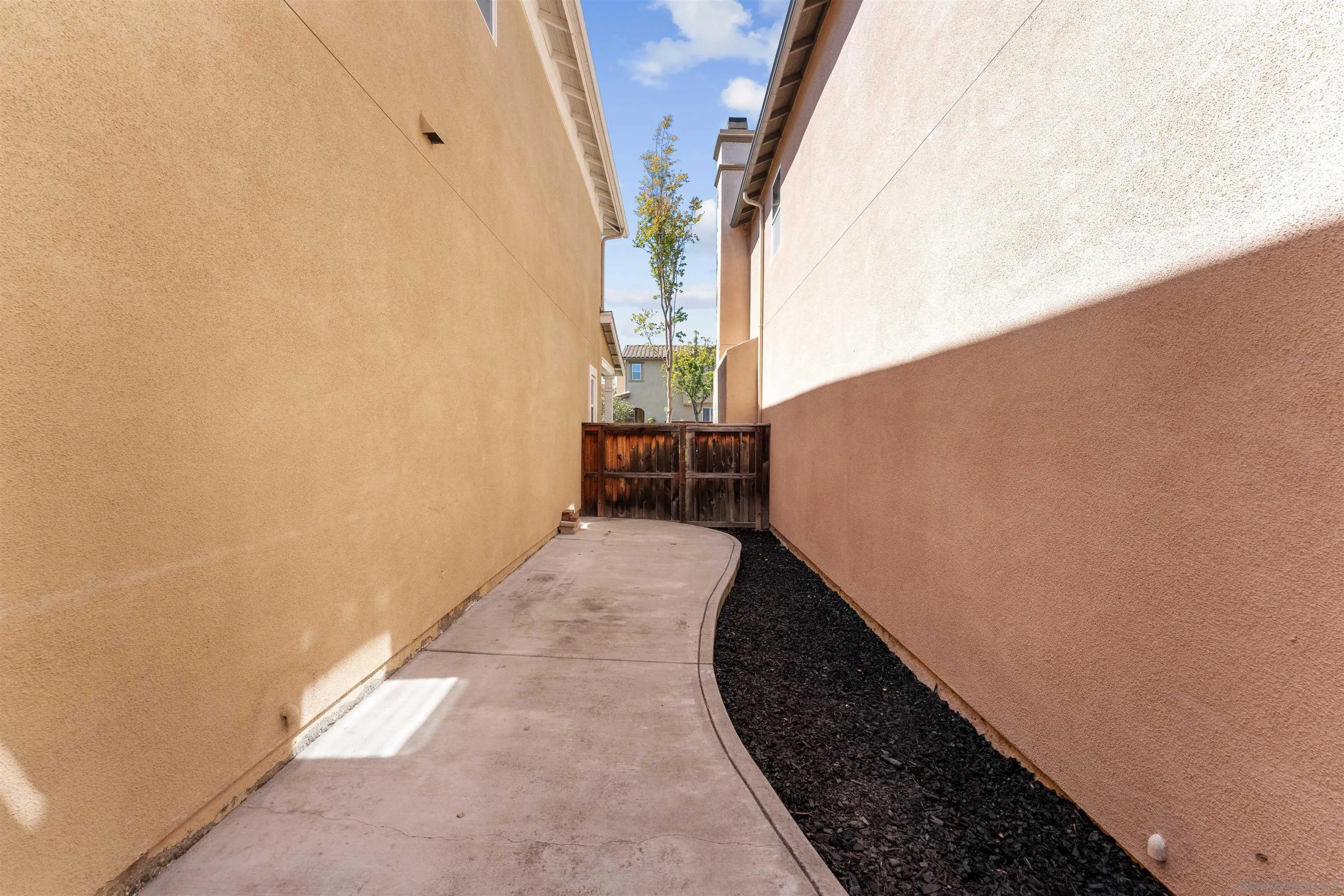 https://cdn.realtyfeed.com/cdn/127/260014082/8d6e3dc93f408ea17b10db6324452ba7.webp