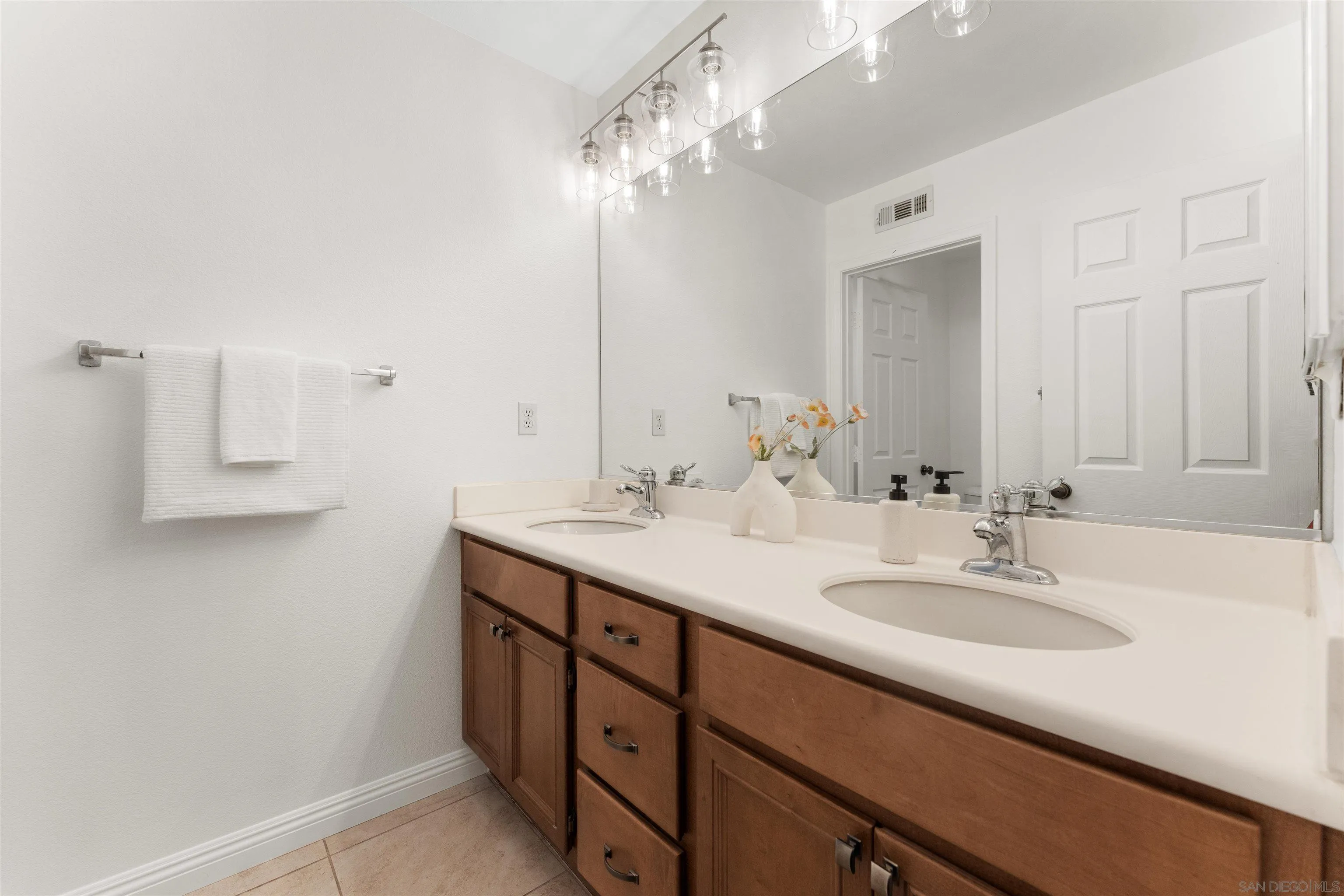 https://cdn.realtyfeed.com/cdn/127/260014082/b0c29e227d2e2f6c93a382a3c65706b8.webp