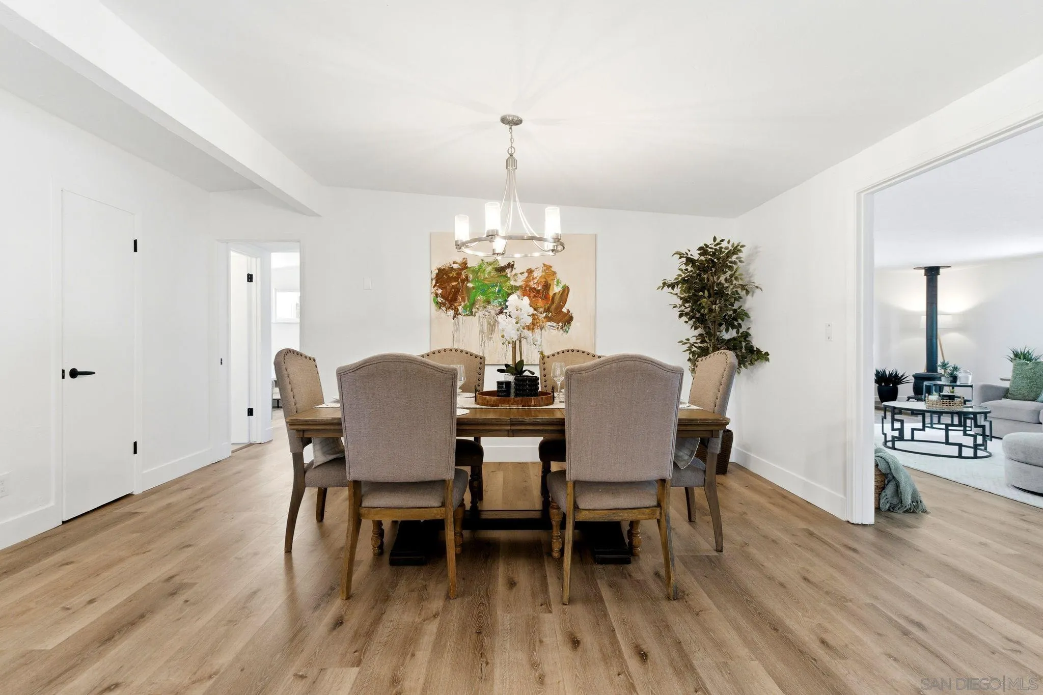 https://cdn.realtyfeed.com/cdn/127/260014083/16ab2afb85d130cf7cfefdfafd2bb2b9.webp