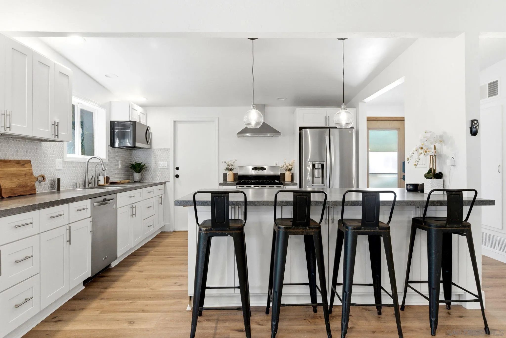 https://cdn.realtyfeed.com/cdn/127/260014083/3445d89c2cf569d3052989f15c198a32.webp