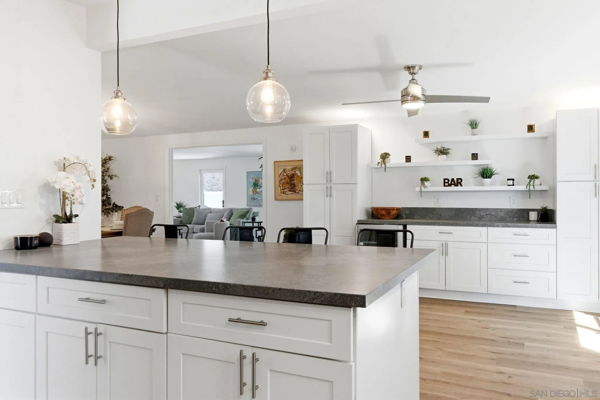 https://cdn.realtyfeed.com/cdn/127/260014083/5cd79b9a833dac7603ea7bce6c1f9eca.webp