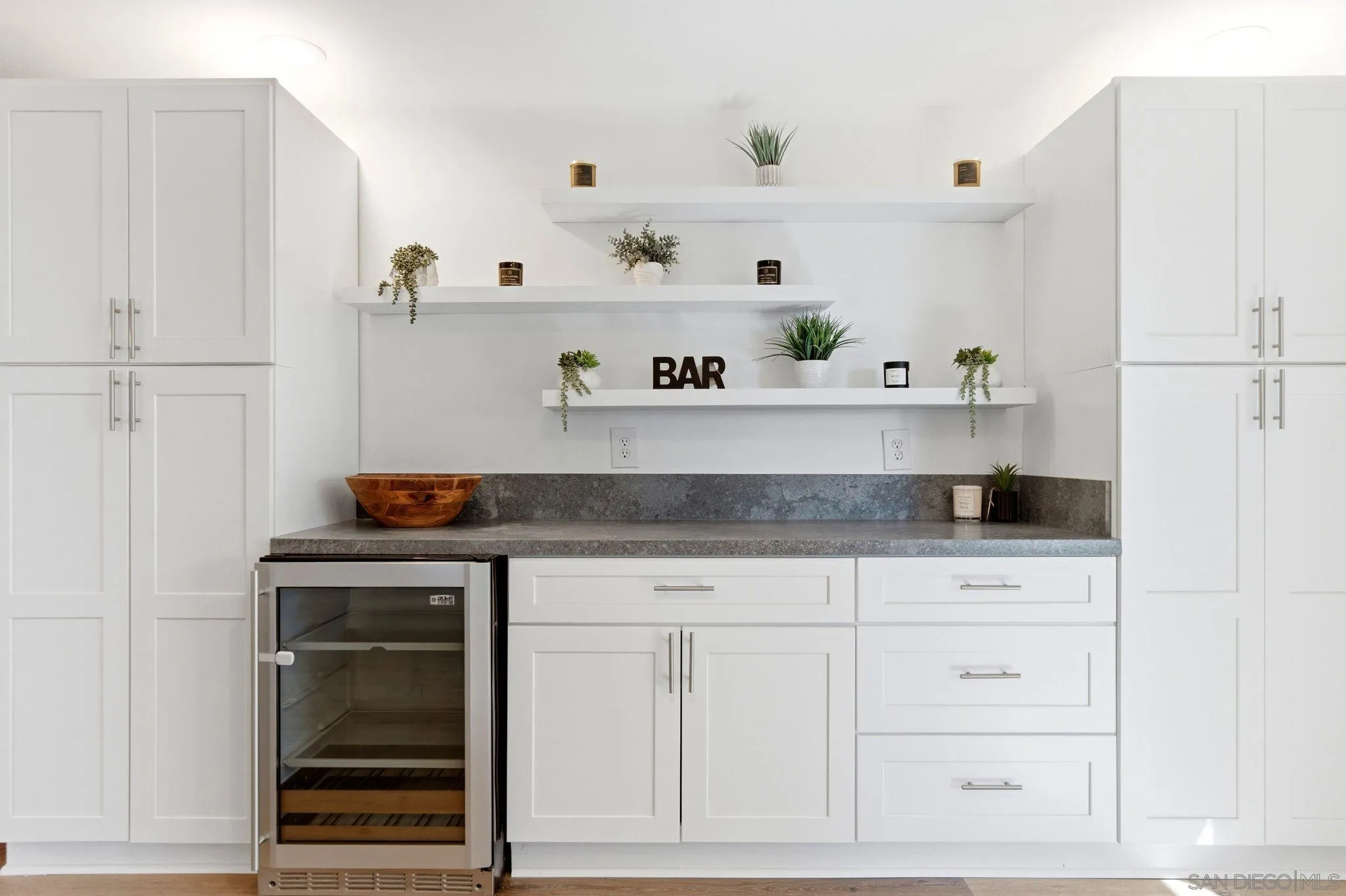 https://cdn.realtyfeed.com/cdn/127/260014083/8c181afe2f1ef3495b574627d6a65bd2.webp