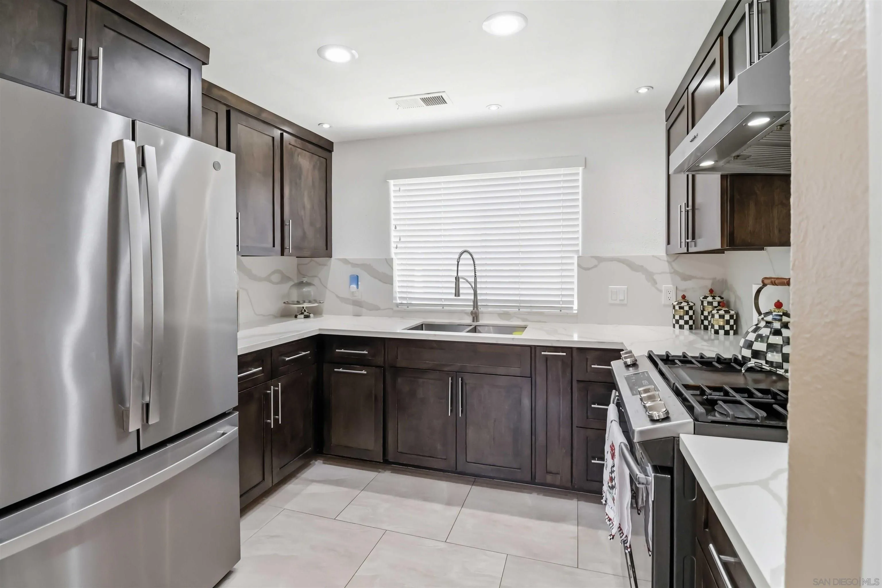 https://cdn.realtyfeed.com/cdn/127/260014085/18845fbce676b1ee69f72257cb13ff85.webp