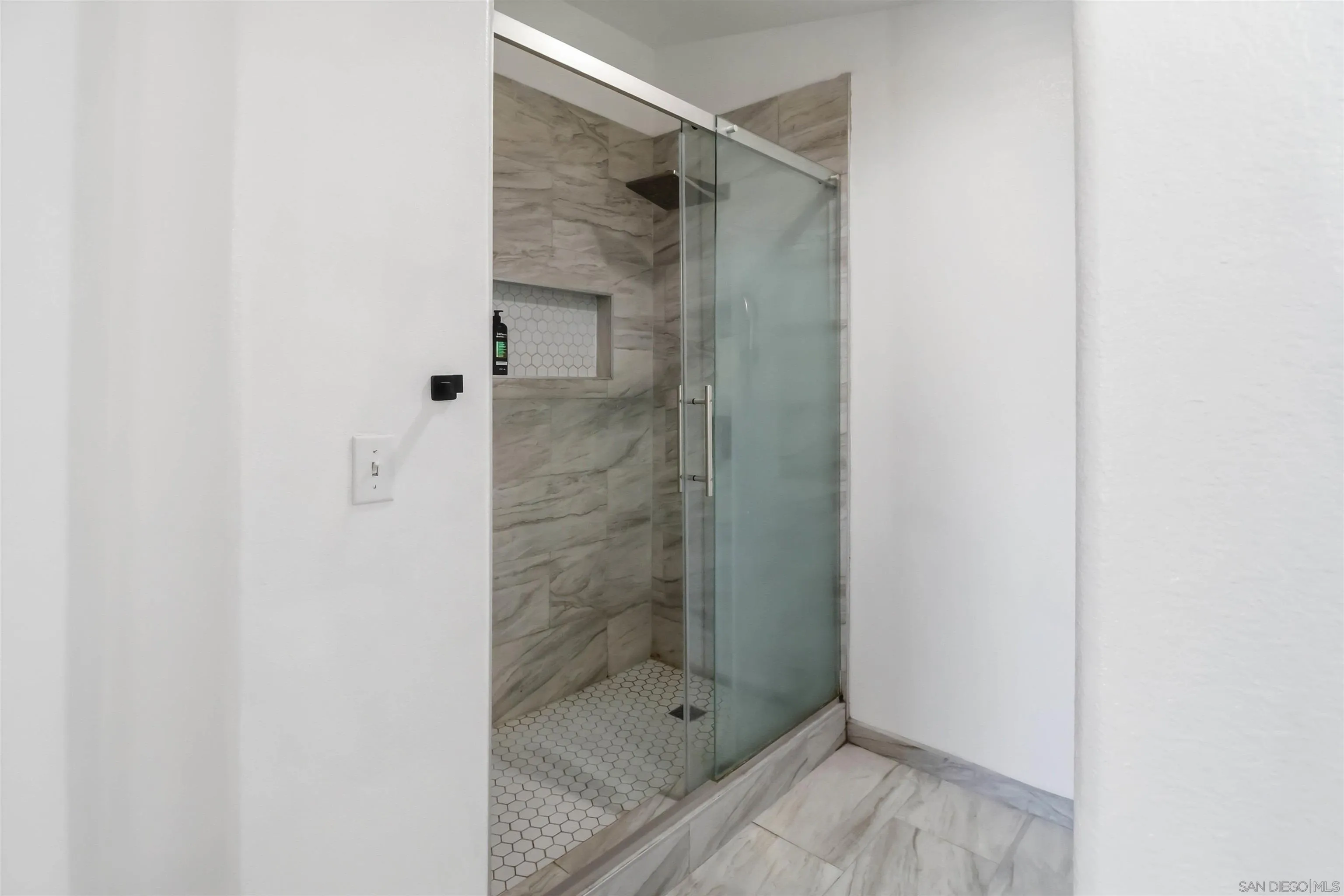 https://cdn.realtyfeed.com/cdn/127/260014085/429ff1a606c77d96186a3e8731a13a97.webp